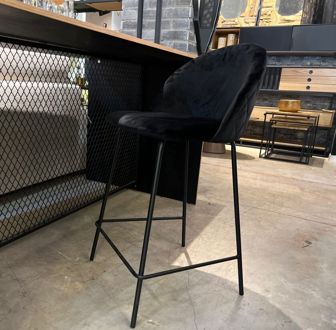 כסא בר דגם אנה קטיפה שחור