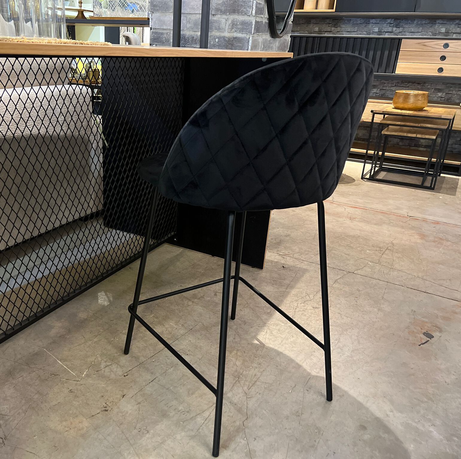 כסא בר דגם אנה קטיפה שחור