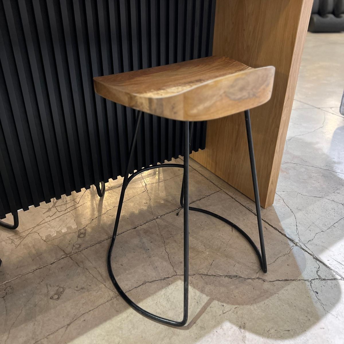 כסא בר דגם ווד עץ מנגו רגליים שחור כסא בר דגם ווד עץ מנגו רגליים שחור