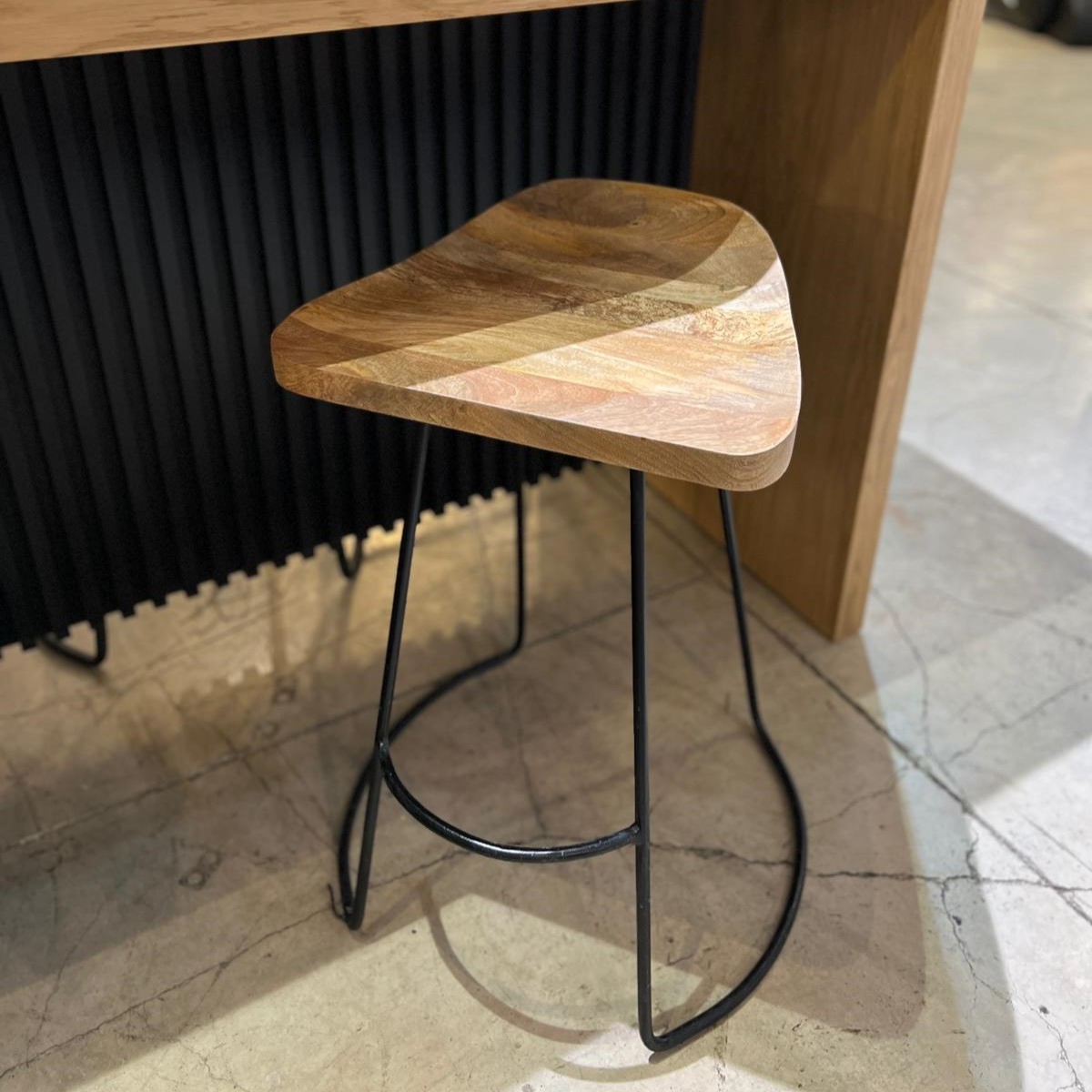 כסא בר דגם ווד עץ מנגו רגליים שחור כסא בר דגם ווד עץ מנגו רגליים שחור