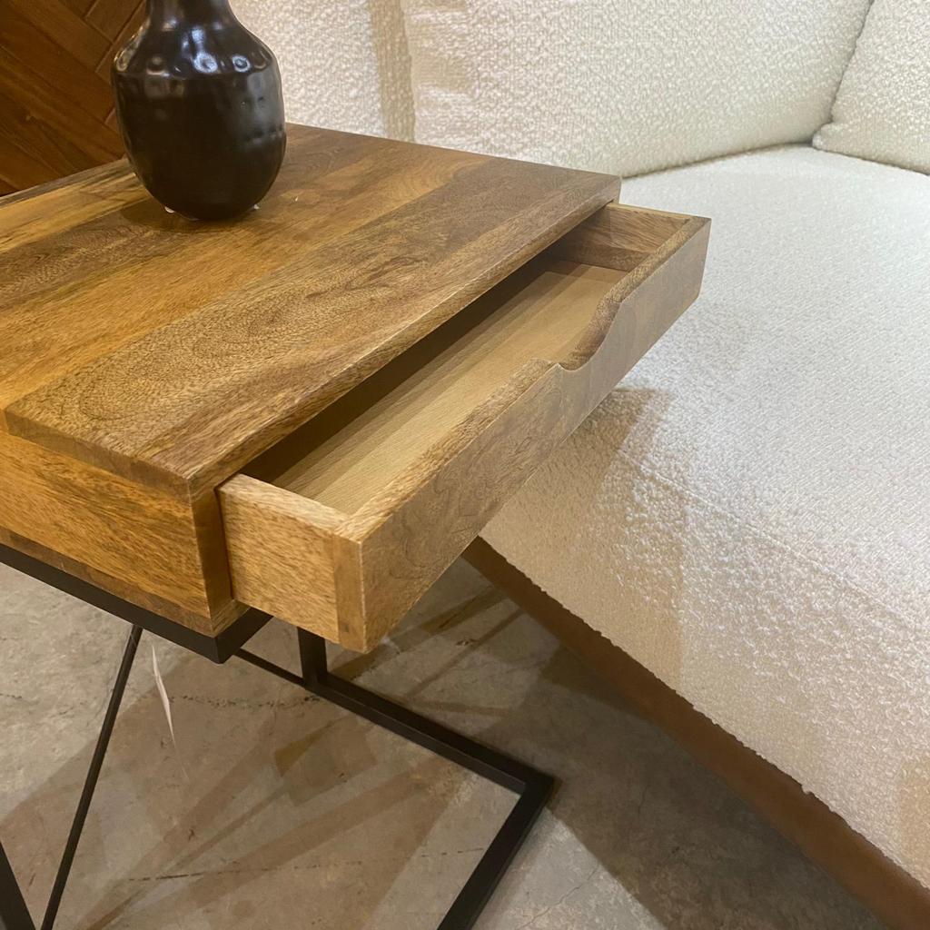 נשכן עץ מנגו עם מגירה דגם סוניל נשכן עץ מנגו עם מגירה דגם סוניל