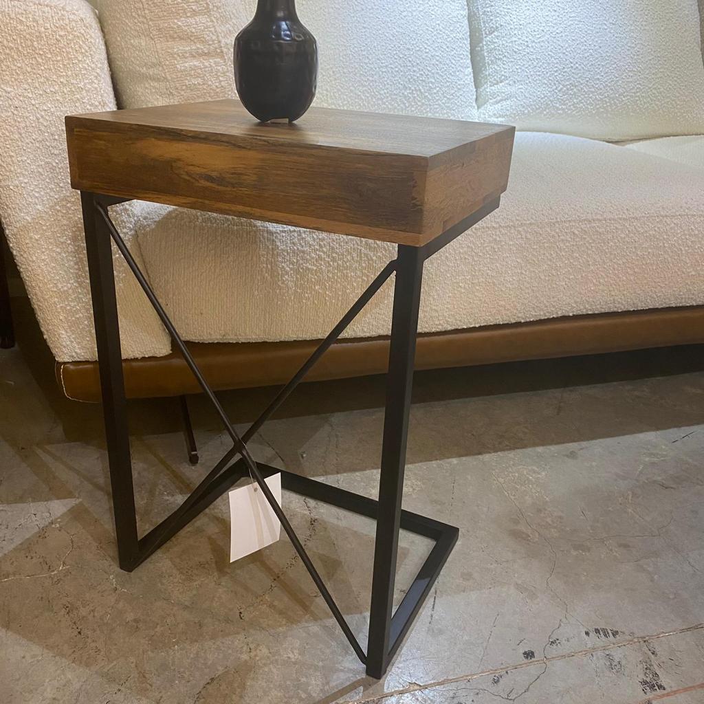 נשכן עץ מנגו עם מגירה דגם סוניל נשכן עץ מנגו עם מגירה דגם סוניל