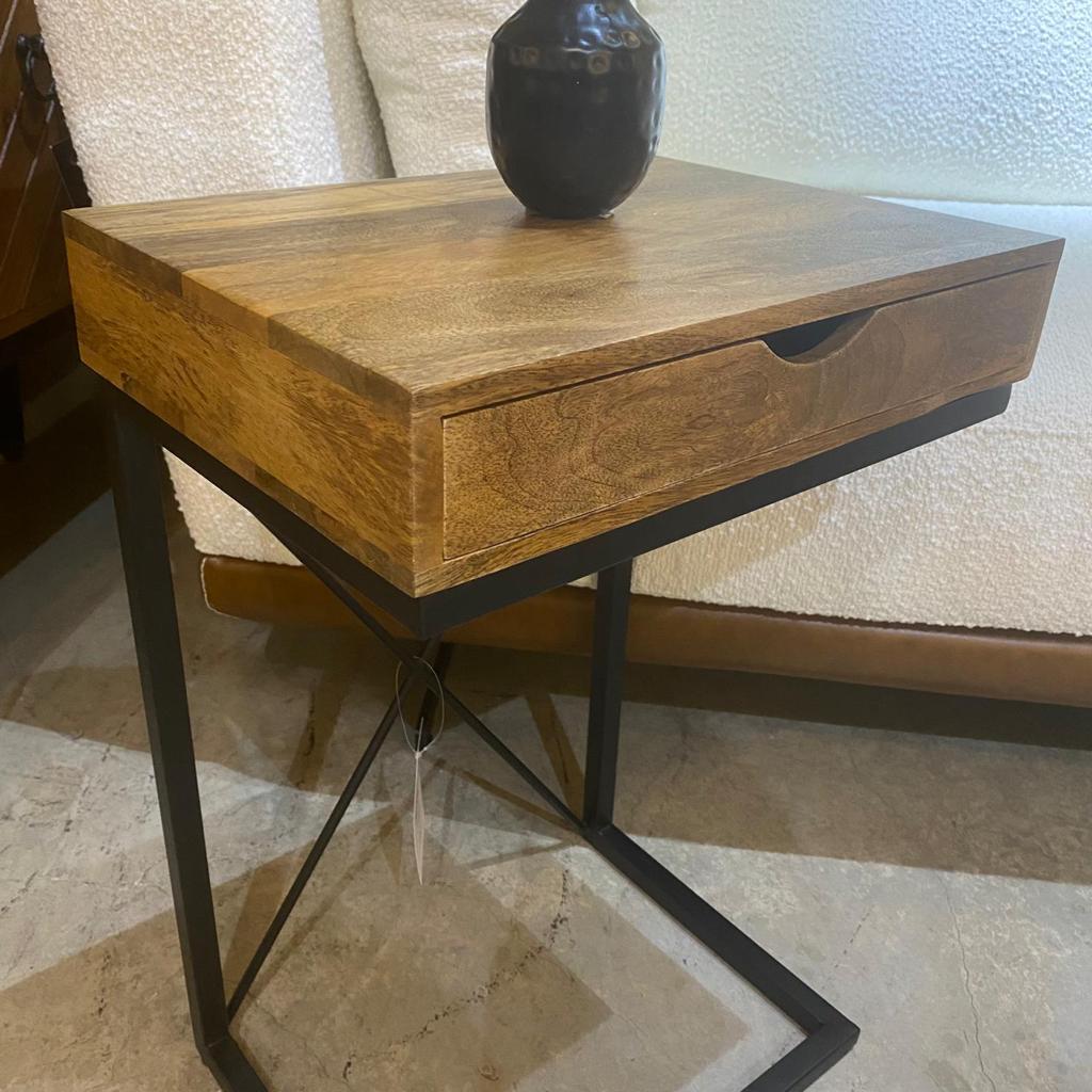 נשכן עץ מנגו עם מגירה דגם סוניל נשכן עץ מנגו עם מגירה דגם סוניל