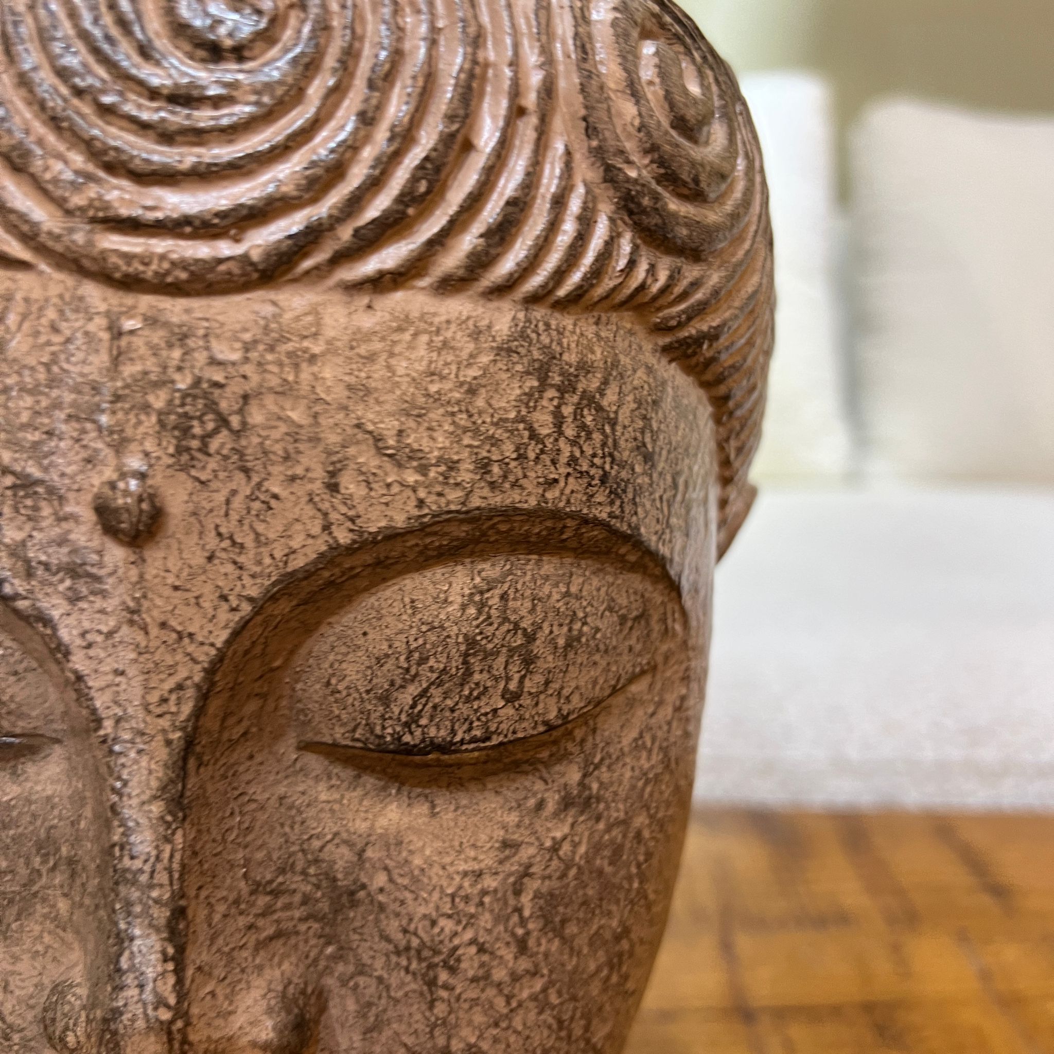 פסל ראש בודהה אישה גדול פסל ראש בודהה אישה גדול