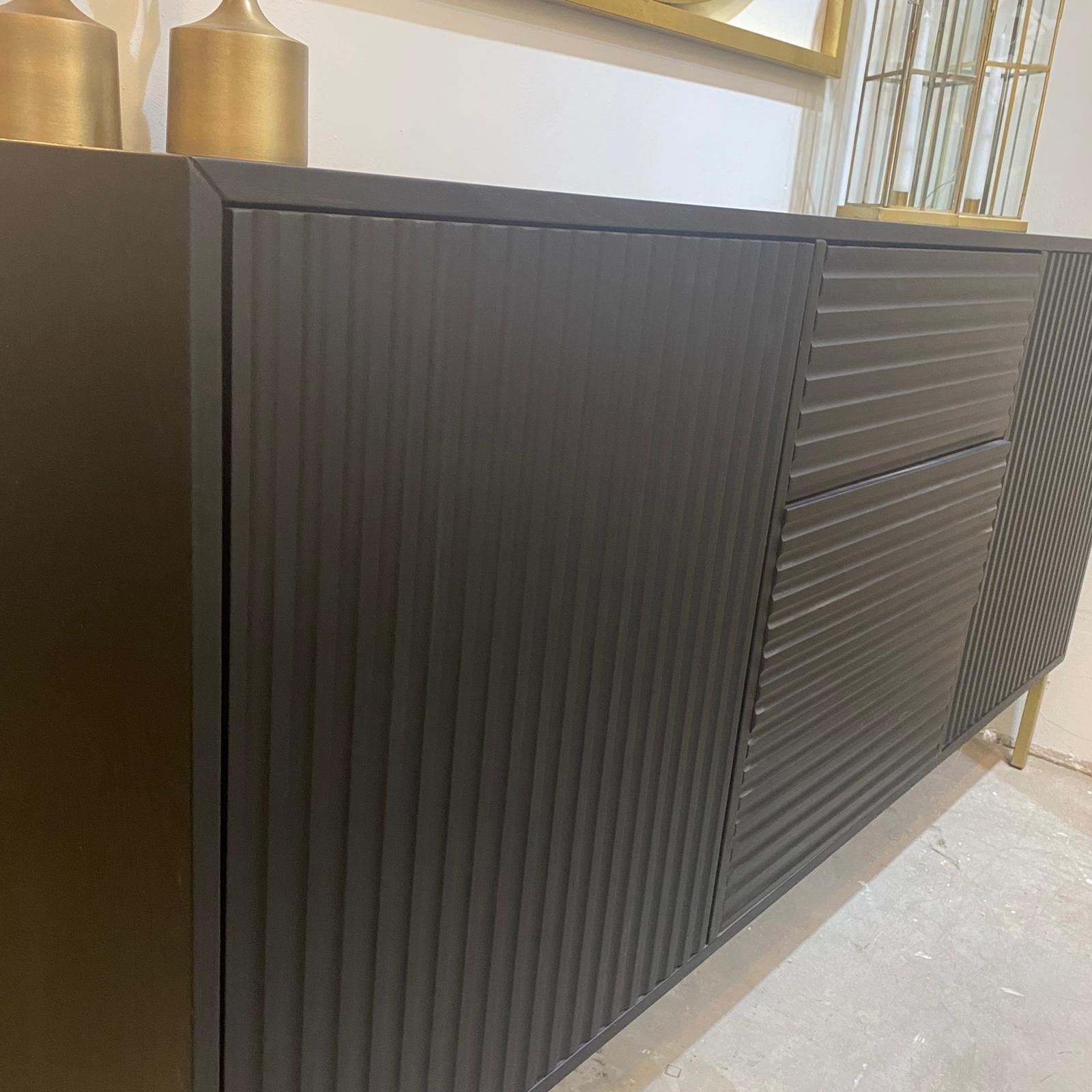 קומודה דגם וולסטריט קומודה דגם וולסטריט