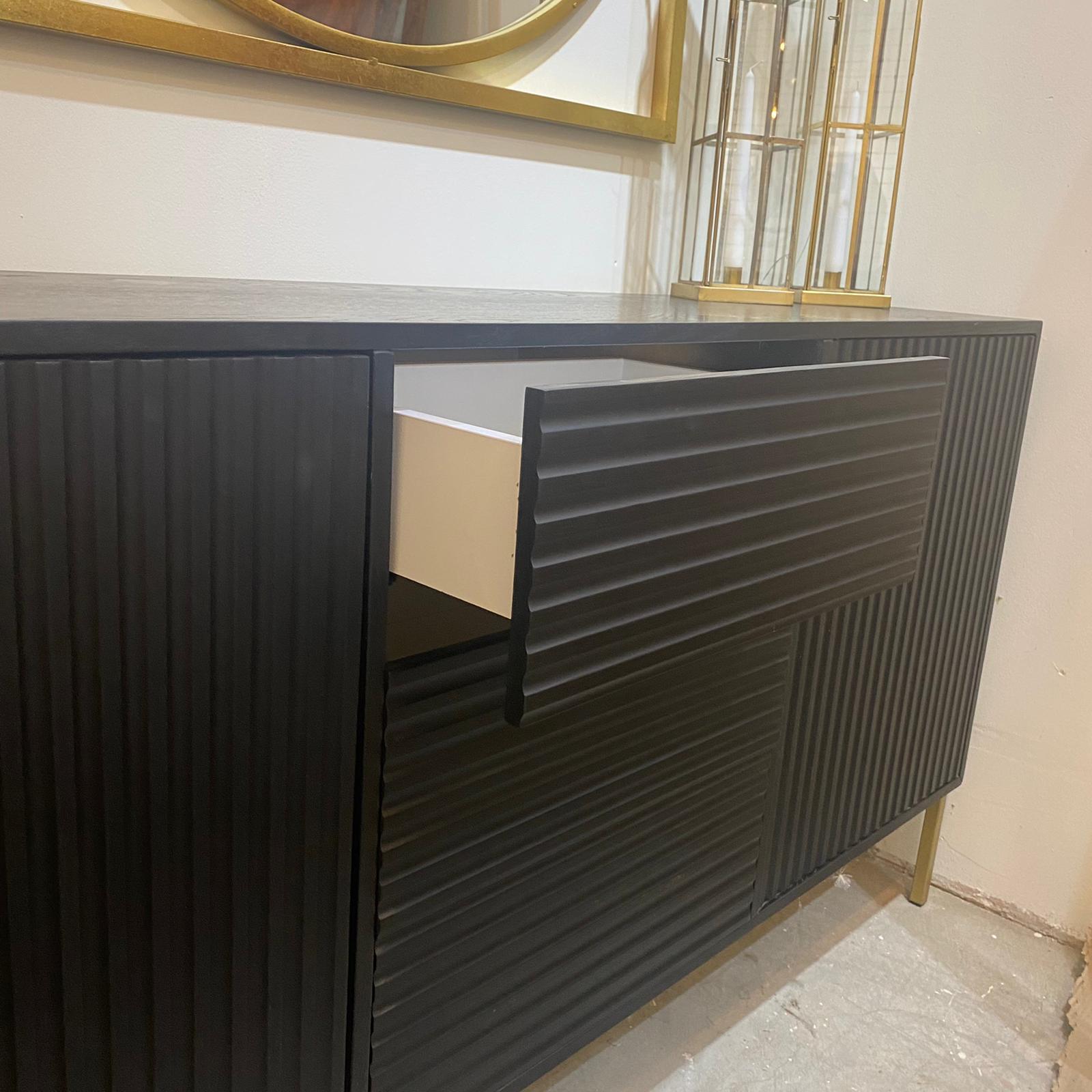 קומודה דגם וולסטריט קומודה דגם וולסטריט