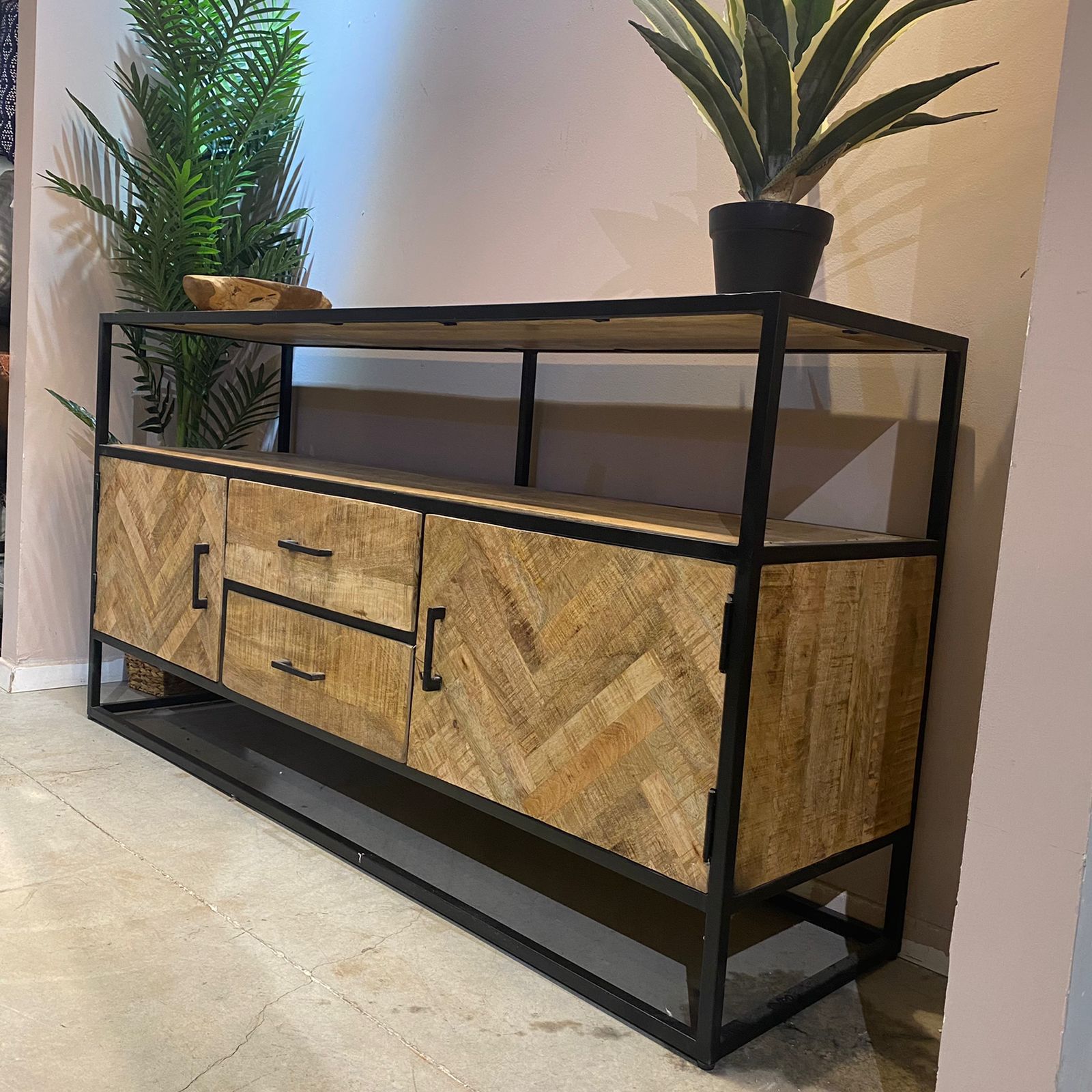 קומודה מזנון שאנטי דלתות קומודה מזנון שאנטי דלתות