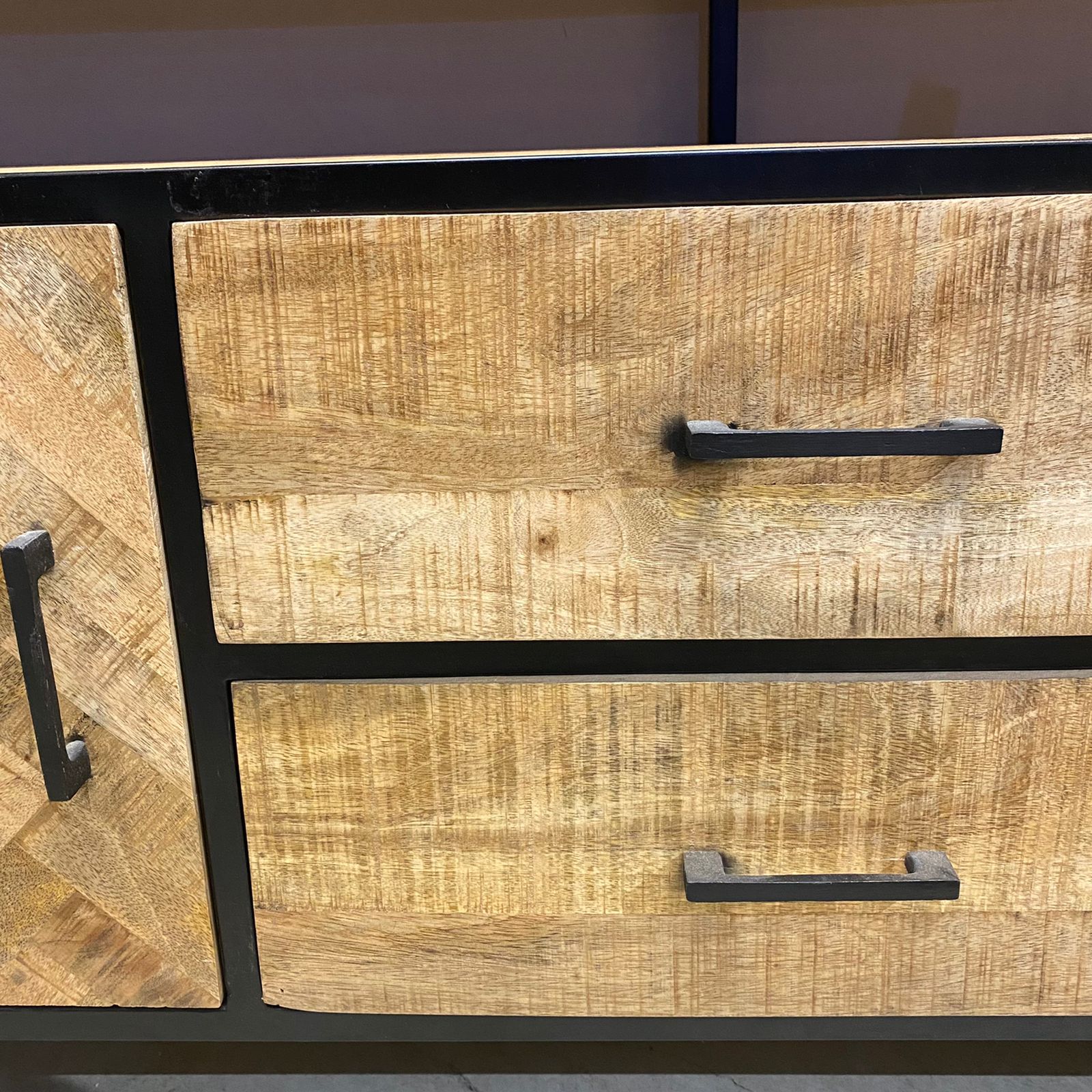 קומודה מזנון שאנטי דלתות קומודה מזנון שאנטי דלתות