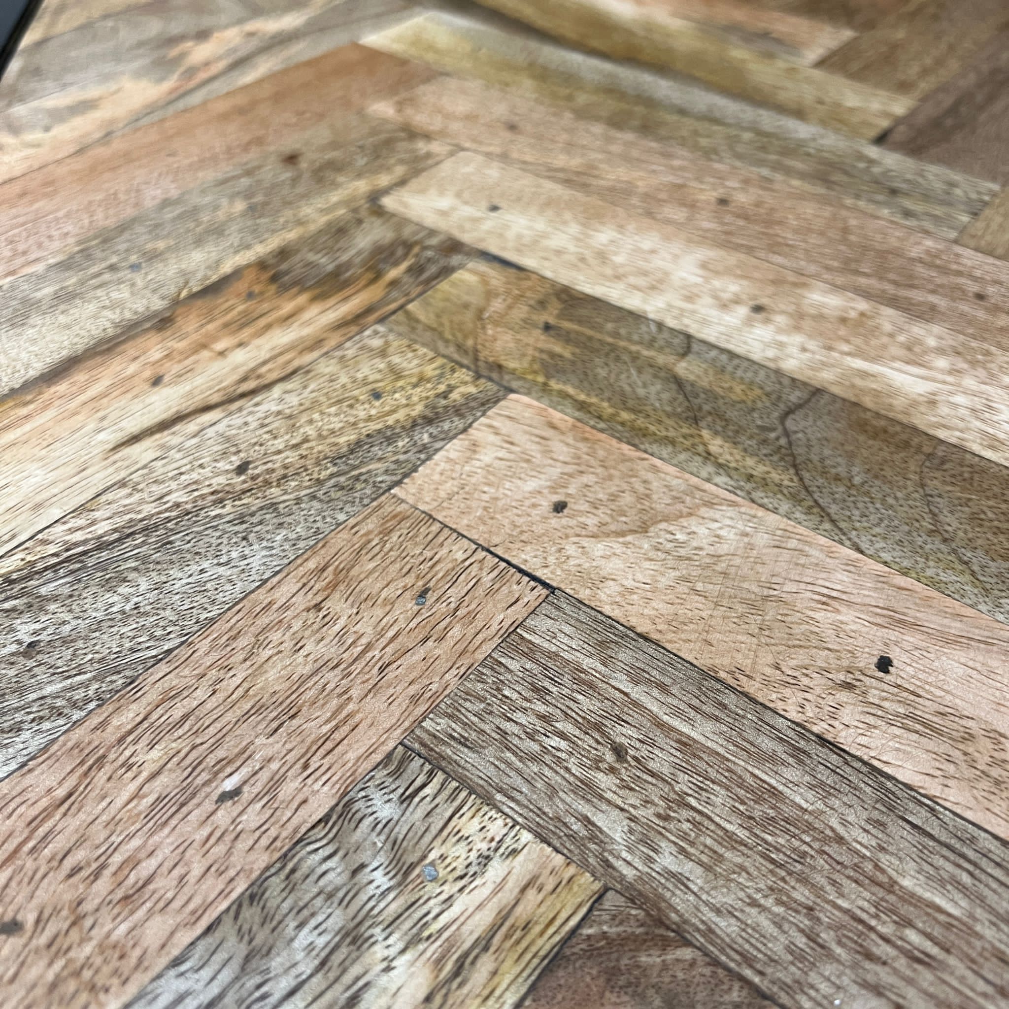 קומודה עץ מנגו פישבונד 4 ידיות דגם נדרן קומודה עץ מנגו פישבונד 4 ידיות דגם נדרן