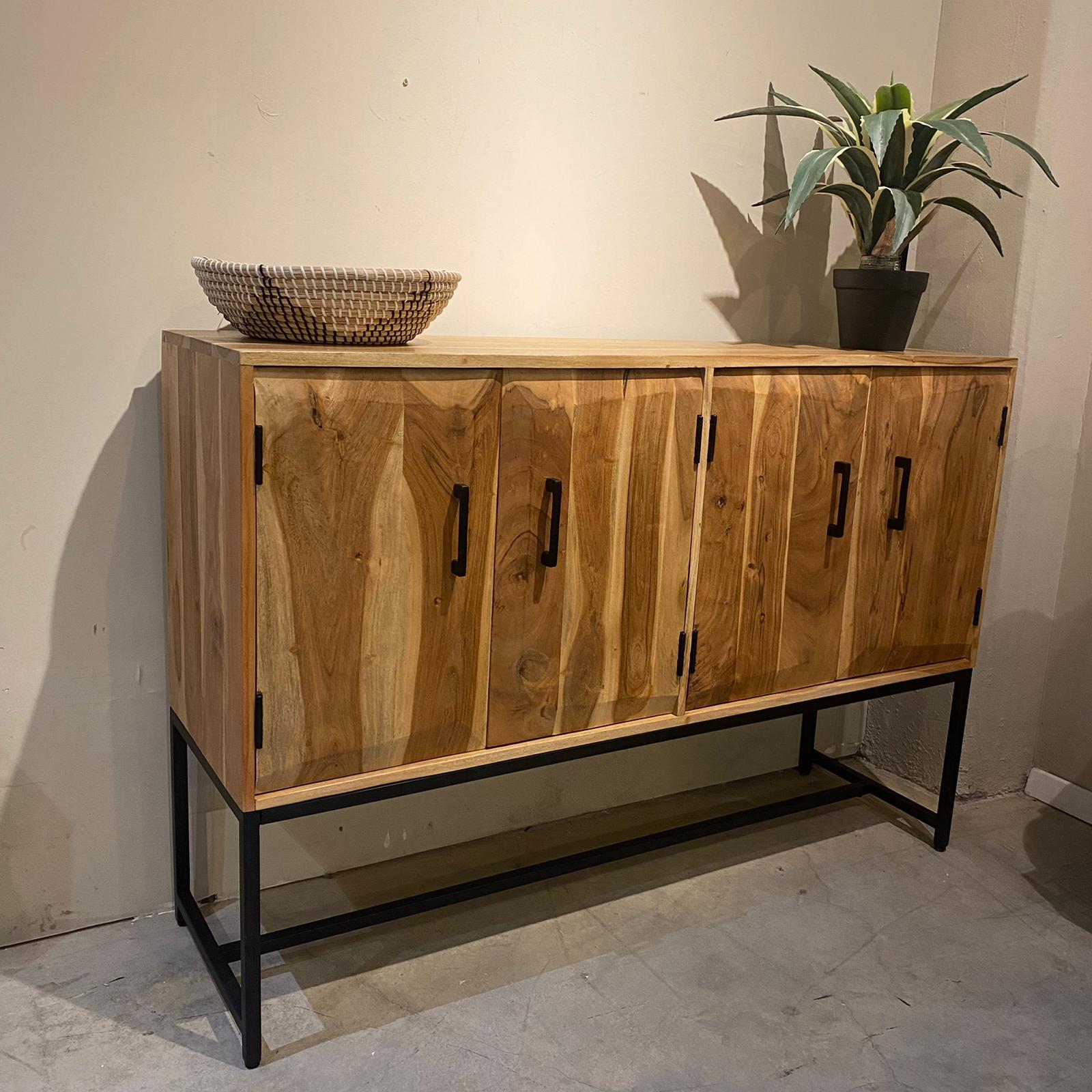 קומודה עץ שיטה 4 דלתות דגם לילה קומודה עץ שיטה 4 דלתות דגם לילה