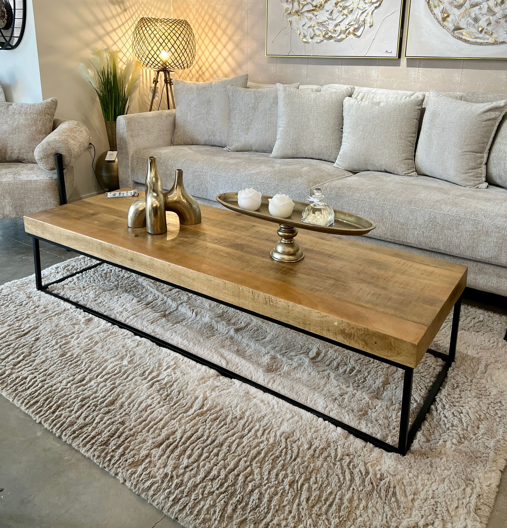 שולחן סלון עץ מנגו גושני דגם סוניל שולחן סלון עץ מנגו גושני דגם סוניל