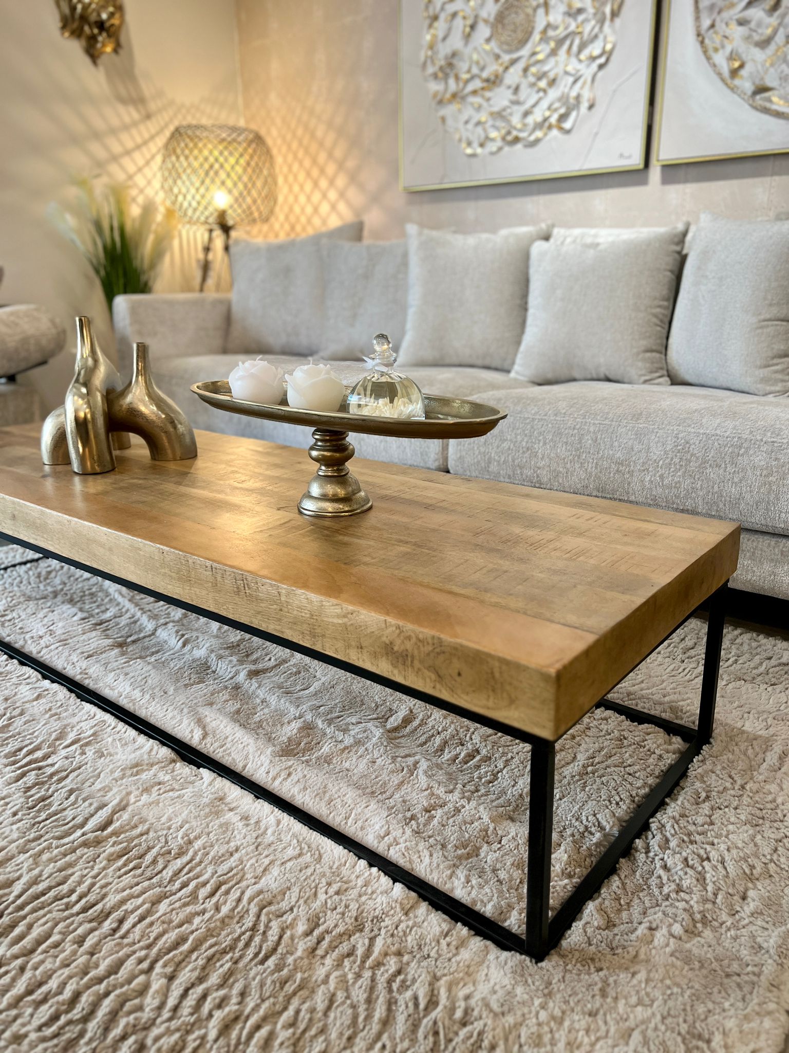 שולחן סלון עץ מנגו גושני דגם סוניל שולחן סלון עץ מנגו גושני דגם סוניל