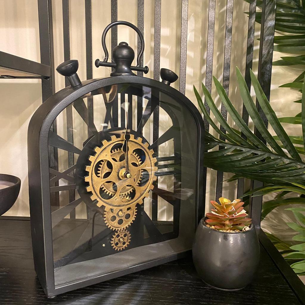 שעון שולחני שחור מנגנון זהב וזכוכית שעון שולחני שחור מנגנון זהב וזכוכית