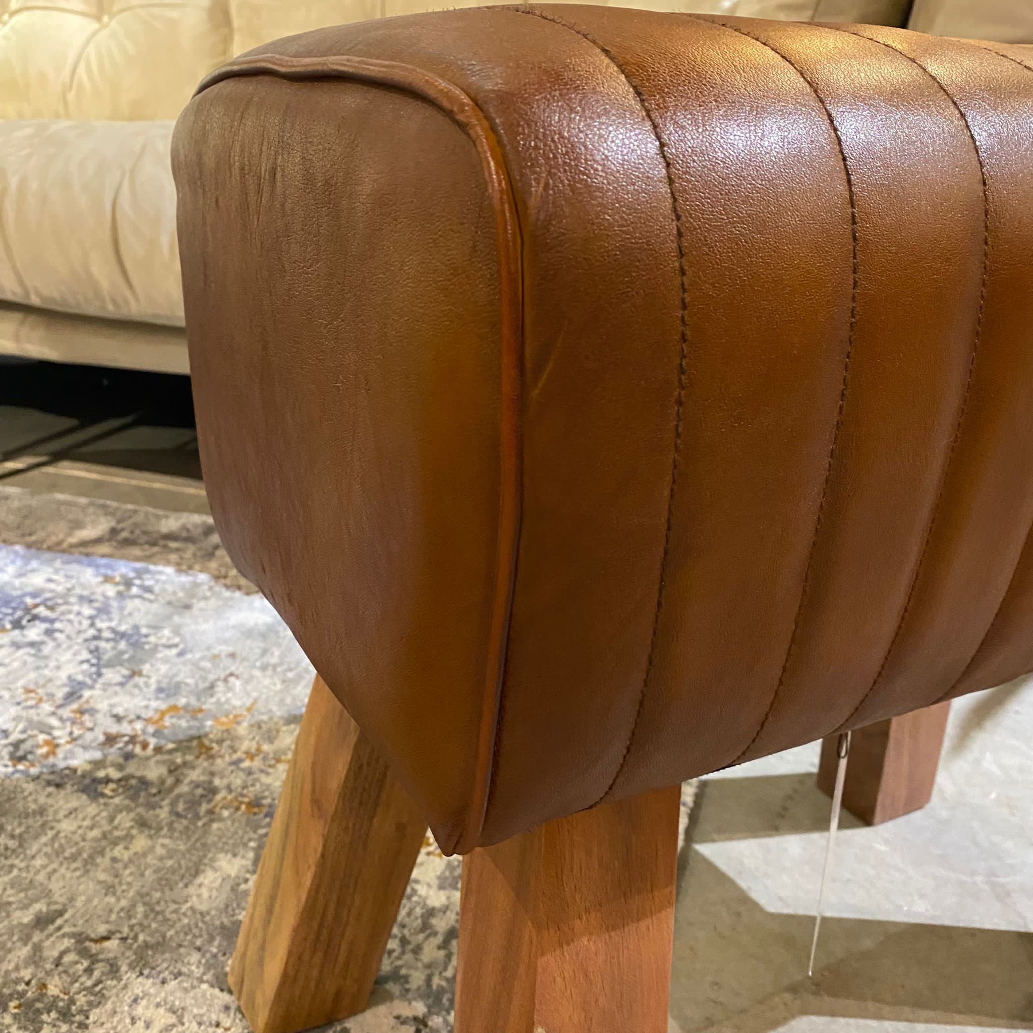 הדום דגם ווד סטול עור חום