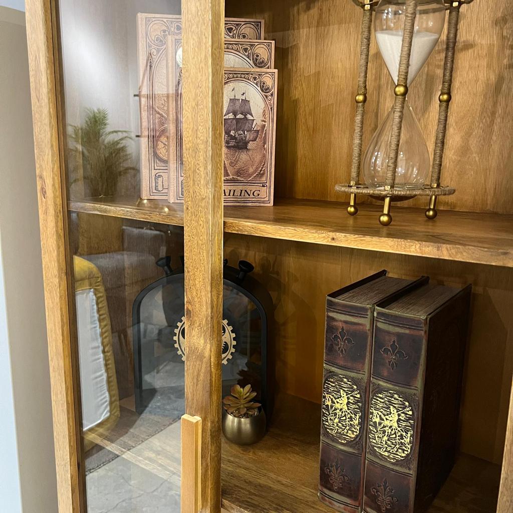 ויטרינה עץ מנגו דלתות זכוכית דגם סוניל