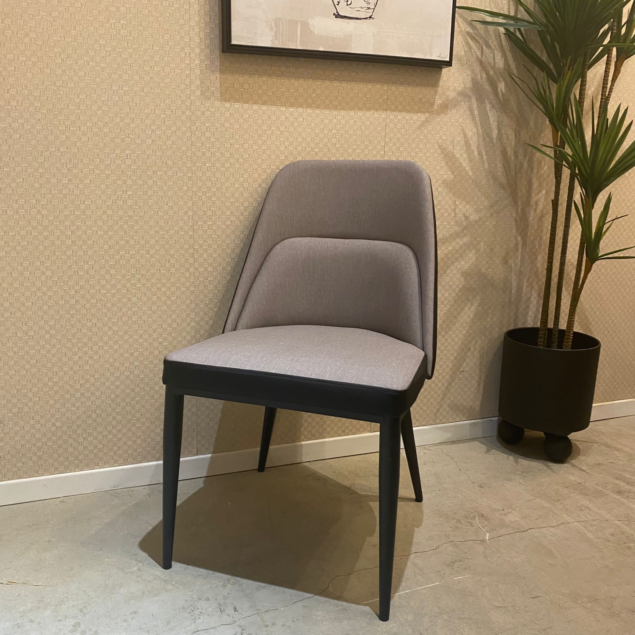 כיסא דגם למלו קימי אפור שחור כיסא דגם למלו קימי אפור שחור