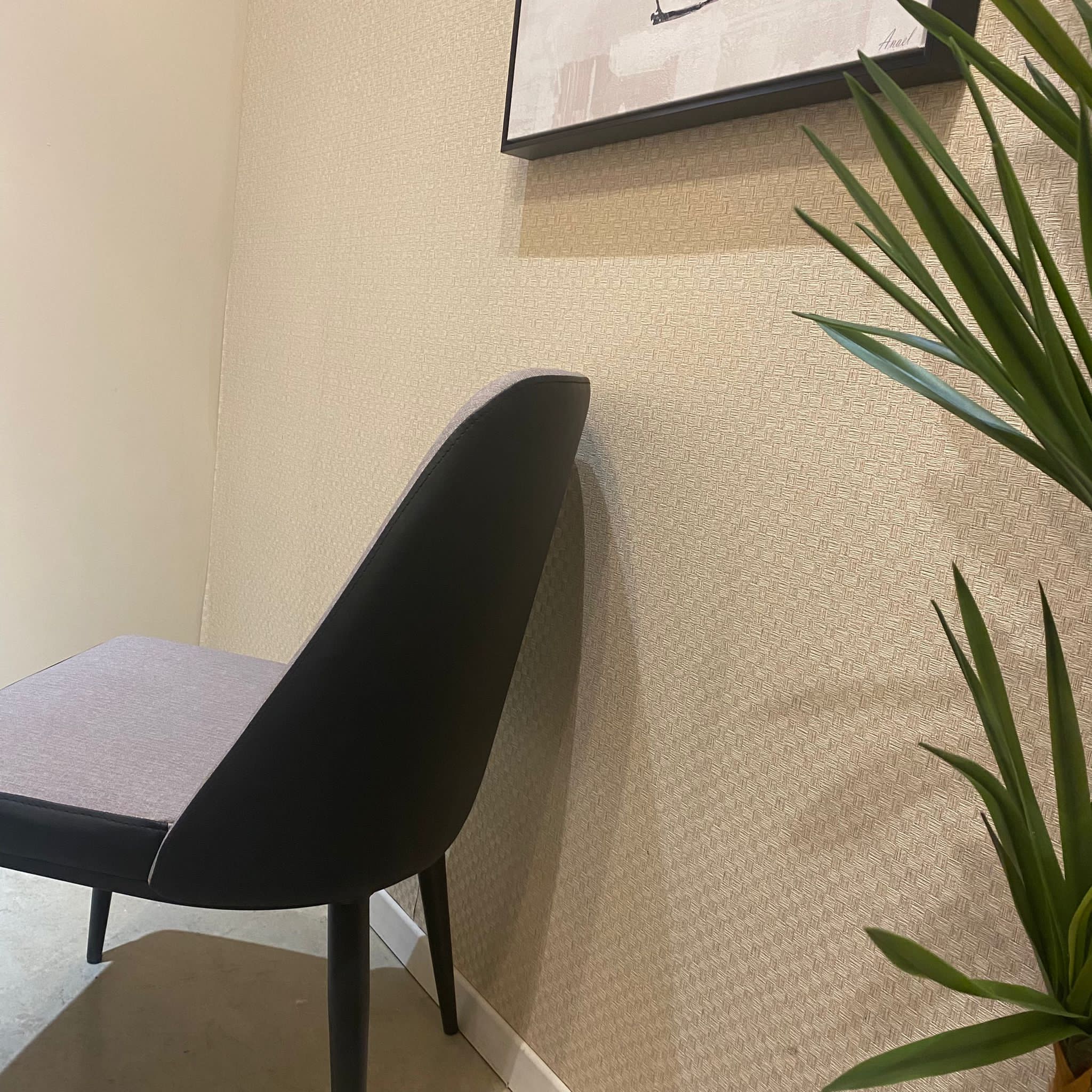 כיסא דגם למלו קימי אפור שחור כיסא דגם למלו קימי אפור שחור