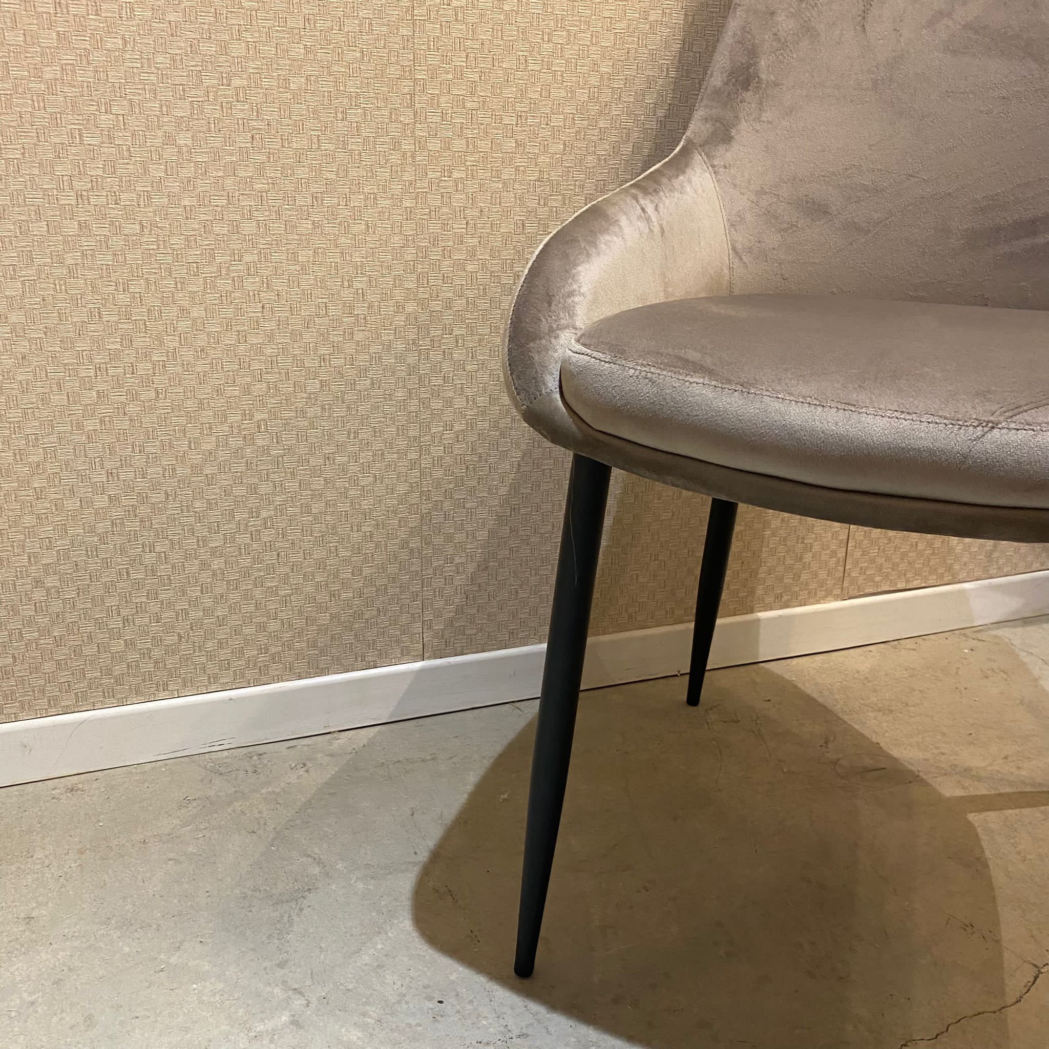 כיסא פינת אוכל דגם אופל קטיפה בז כיסא פינת אוכל דגם אופל קטיפה בז