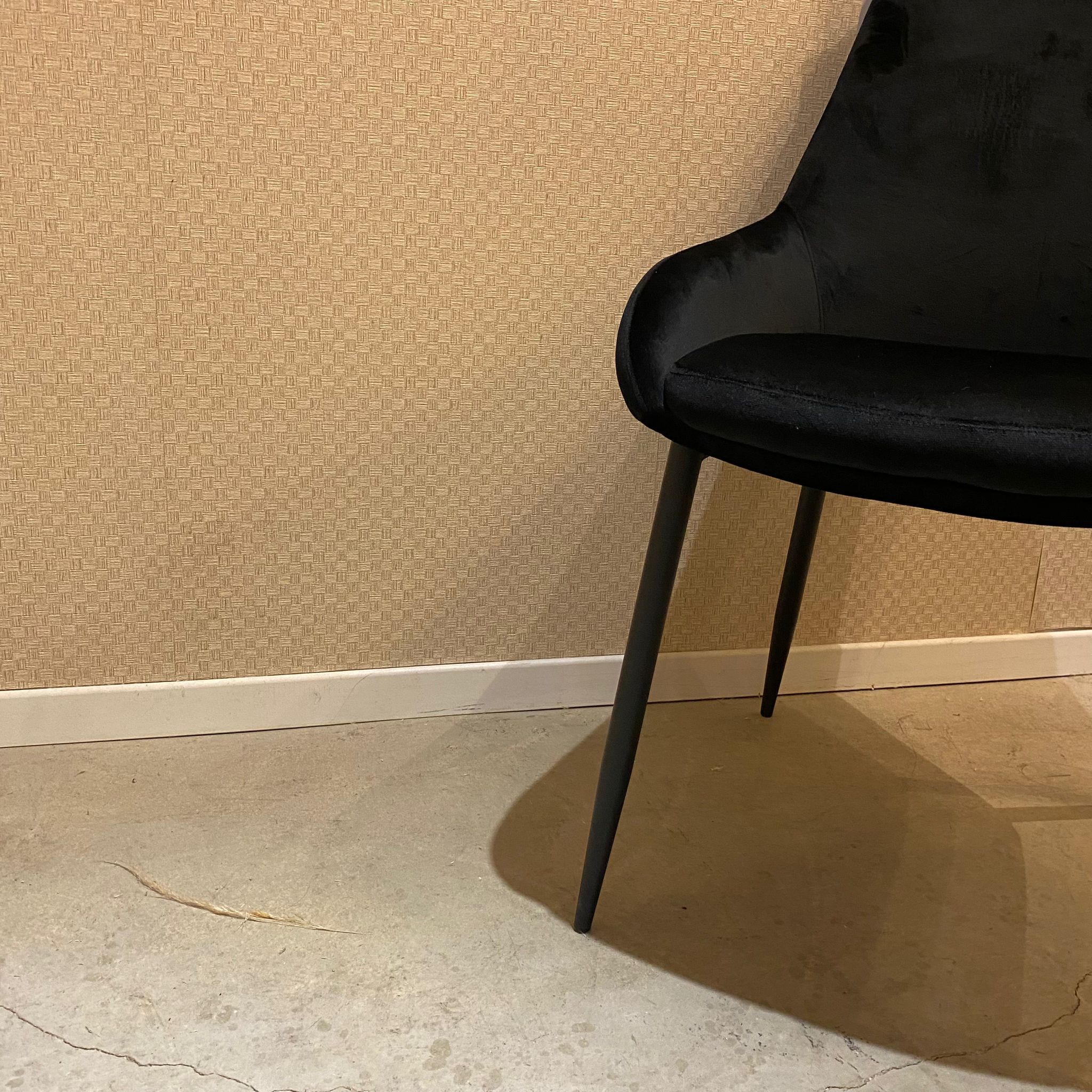 כיסא פינת אוכל דגם אופל קטיפה שחור כיסא פינת אוכל דגם אופל קטיפה שחור