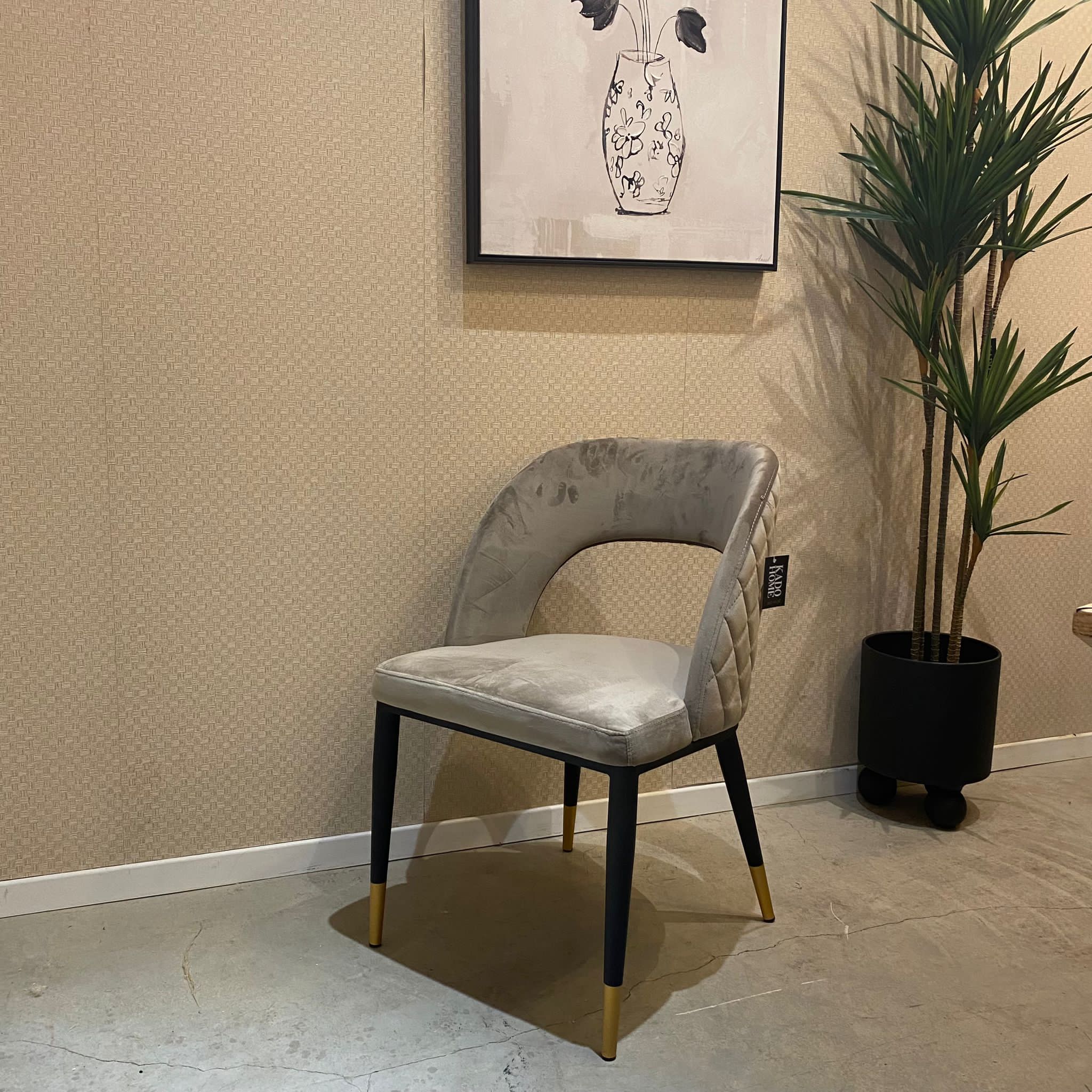 כיסא פינת אוכל דגם ליה קטיפה בז כיסא פינת אוכל דגם ליה קטיפה בז