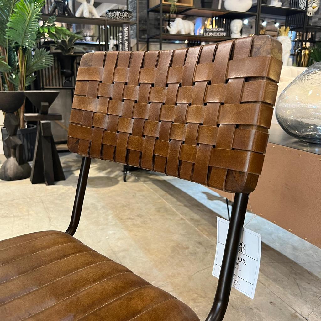 כיסא פינת אוכל דגם קלוע עור חום כיסא פינת אוכל דגם קלוע עור חום