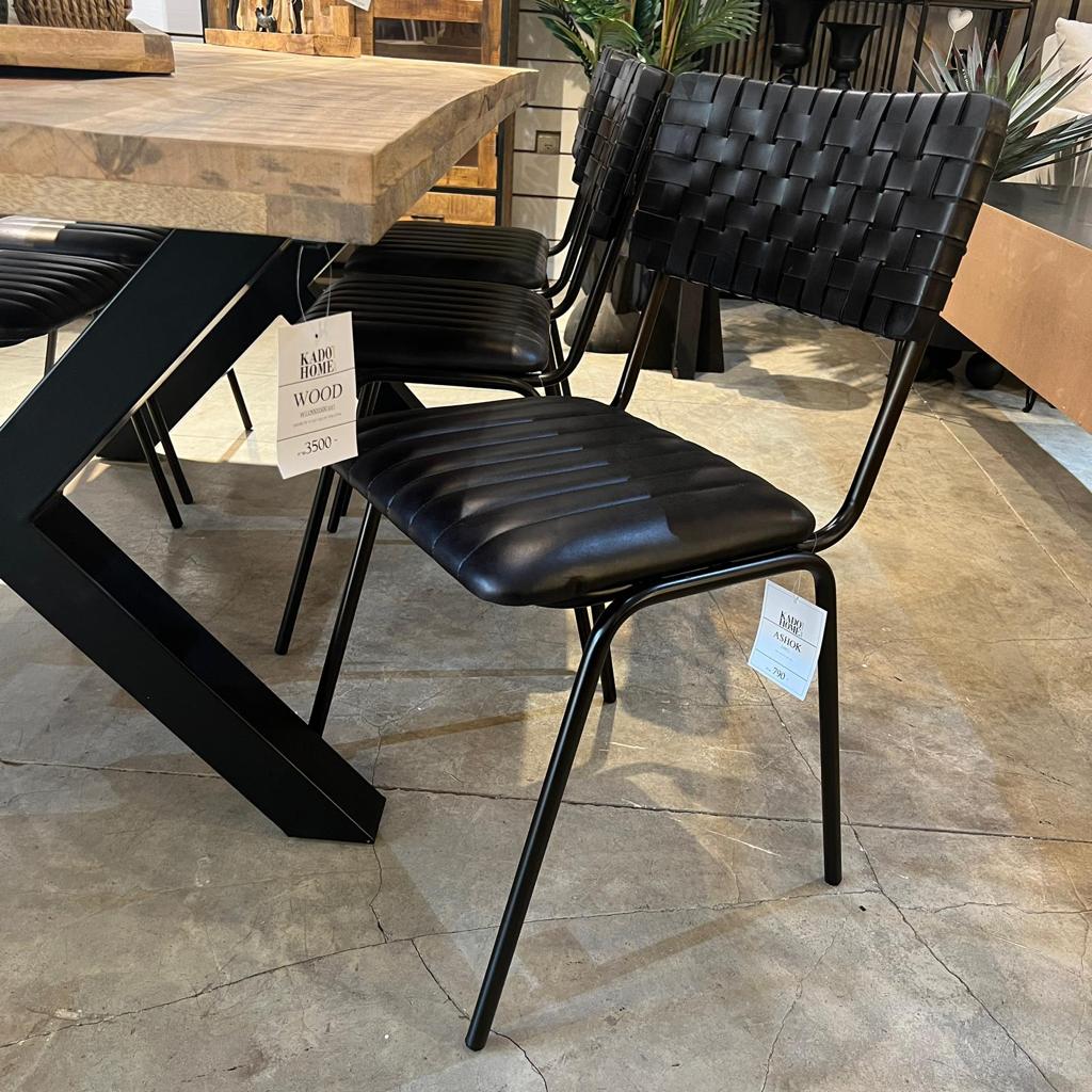 כיסא פינת אוכל דגם קלוע עור שחור כיסא פינת אוכל דגם קלוע עור שחור