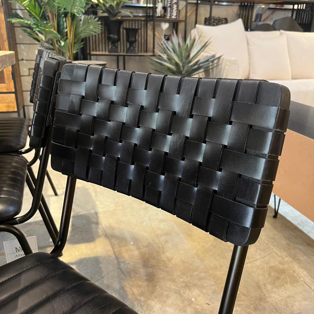 כיסא פינת אוכל דגם קלוע עור שחור כיסא פינת אוכל דגם קלוע עור שחור