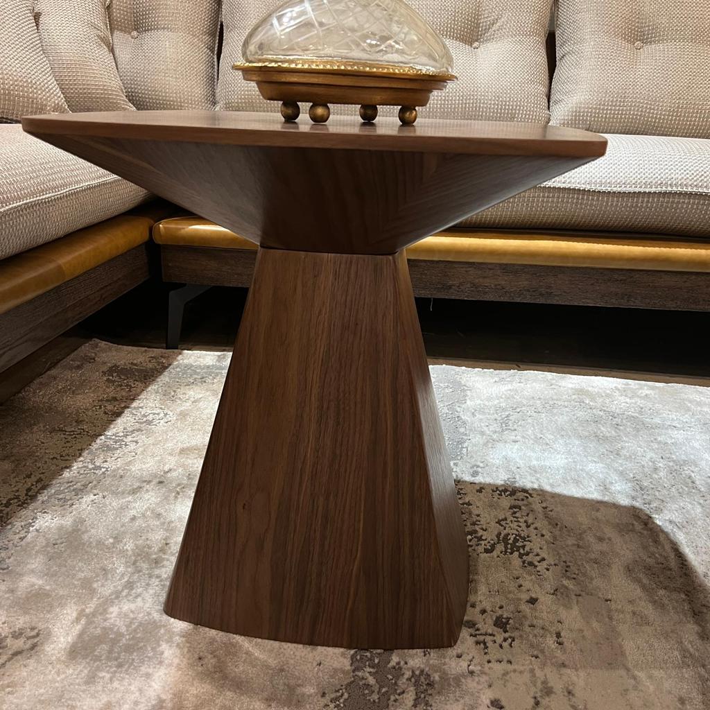 שולחן צד מרובע אגוז אמריקאי 50/50 דגם ווד קימי