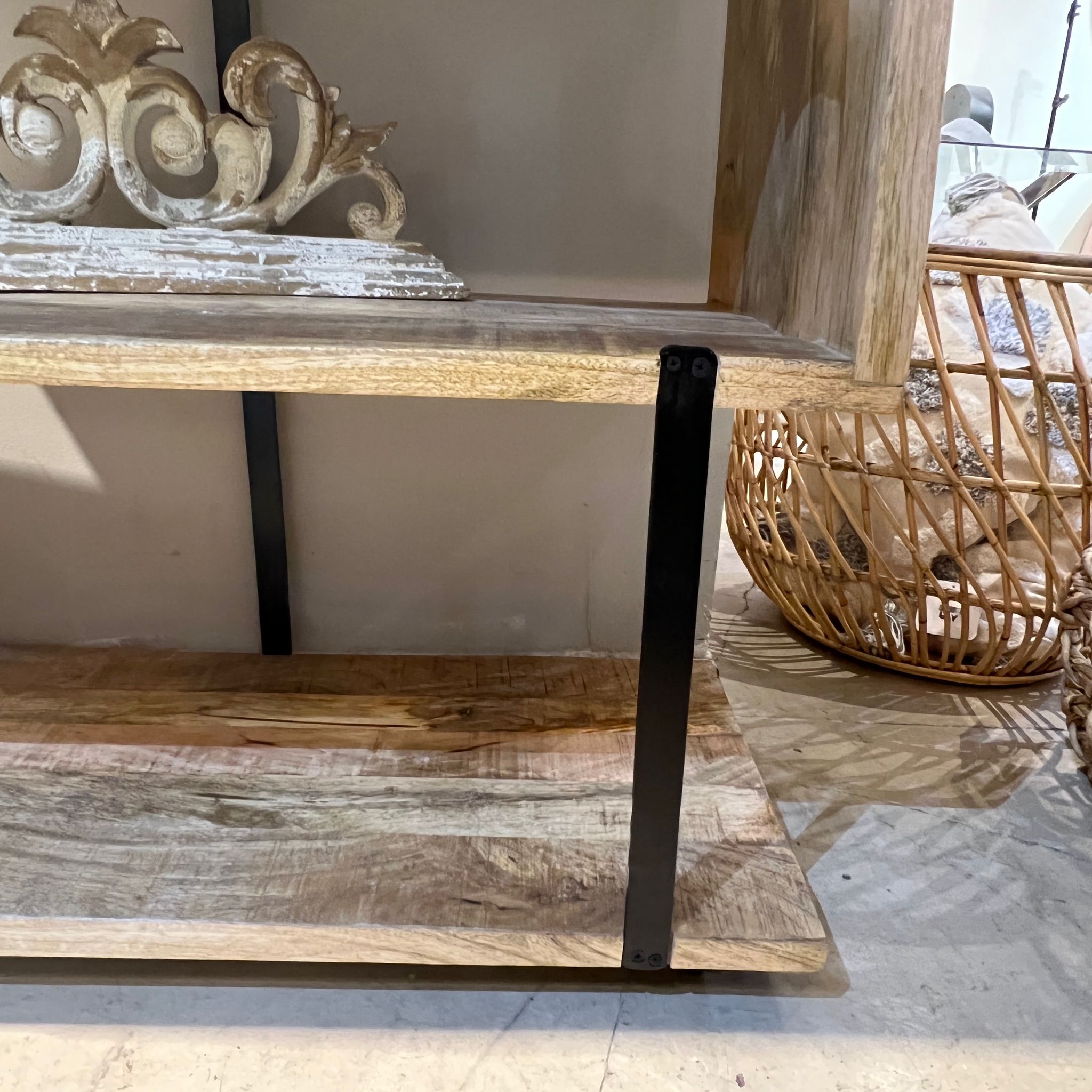 ספריה עץ נמוכה דגם שאנטי ספריה עץ נמוכה דגם שאנטי