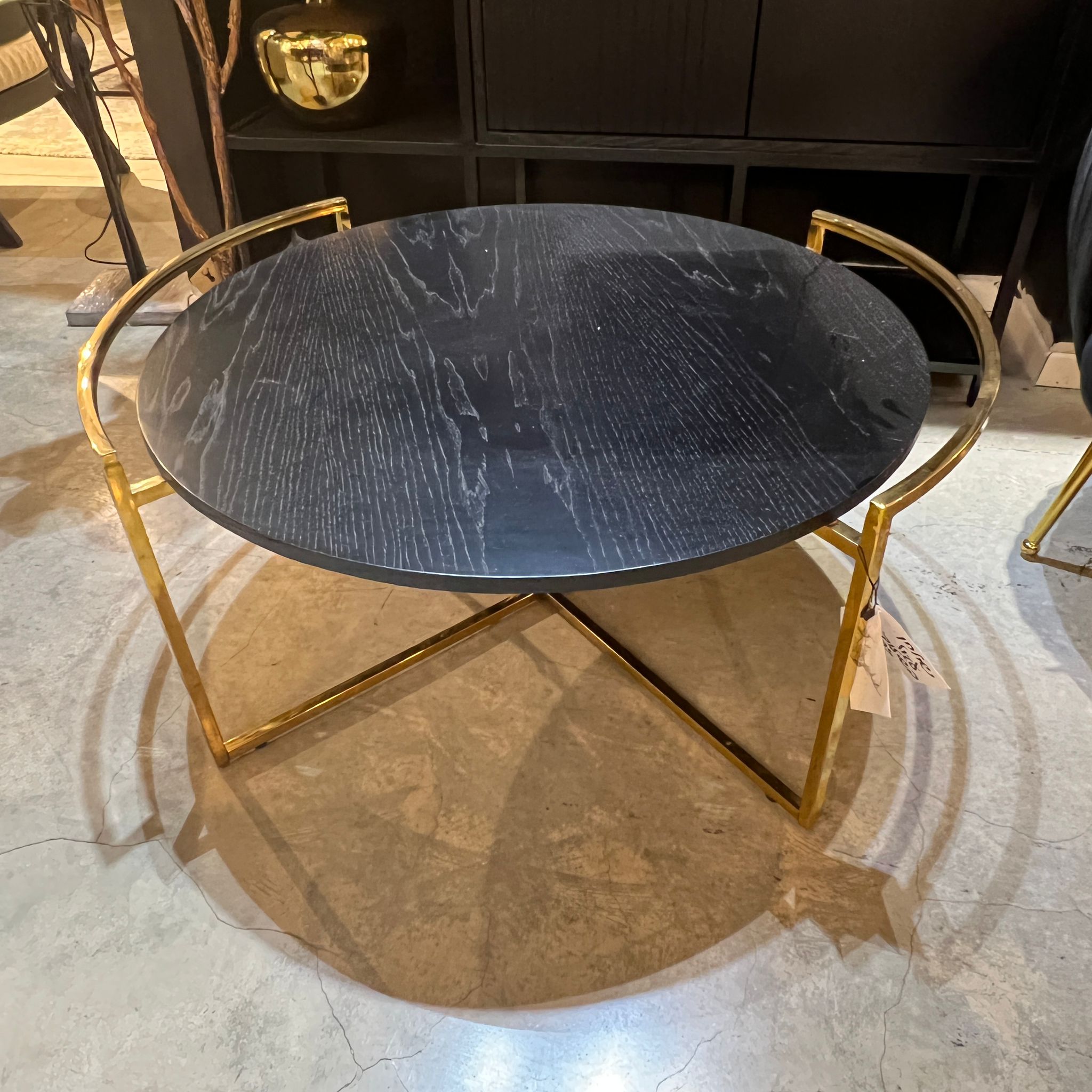 שולחן סלון עגול בשילוב זהב מתצוגה!
