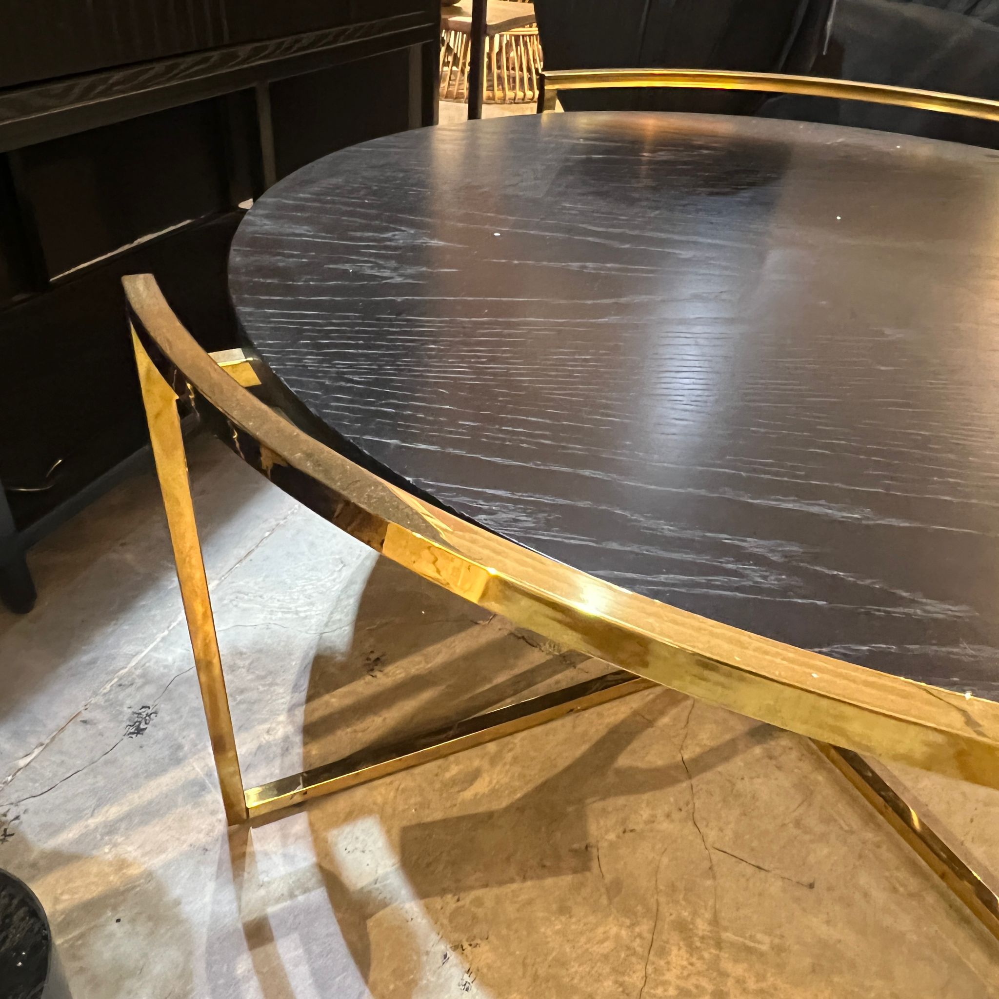 שולחן סלון עגול בשילוב זהב מתצוגה!