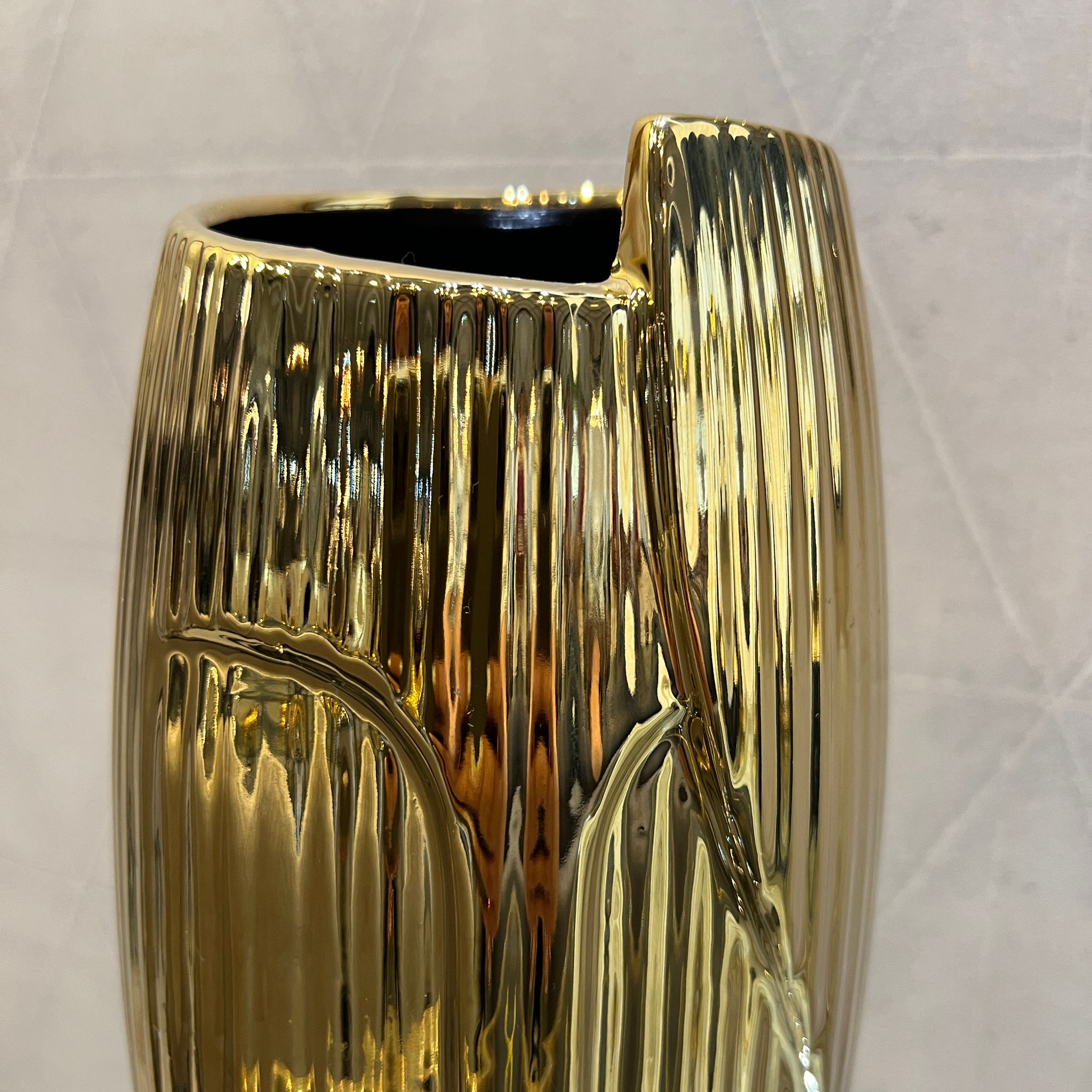 כד זהב פנים פסים גבוה כד זהב פנים פסים גבוה