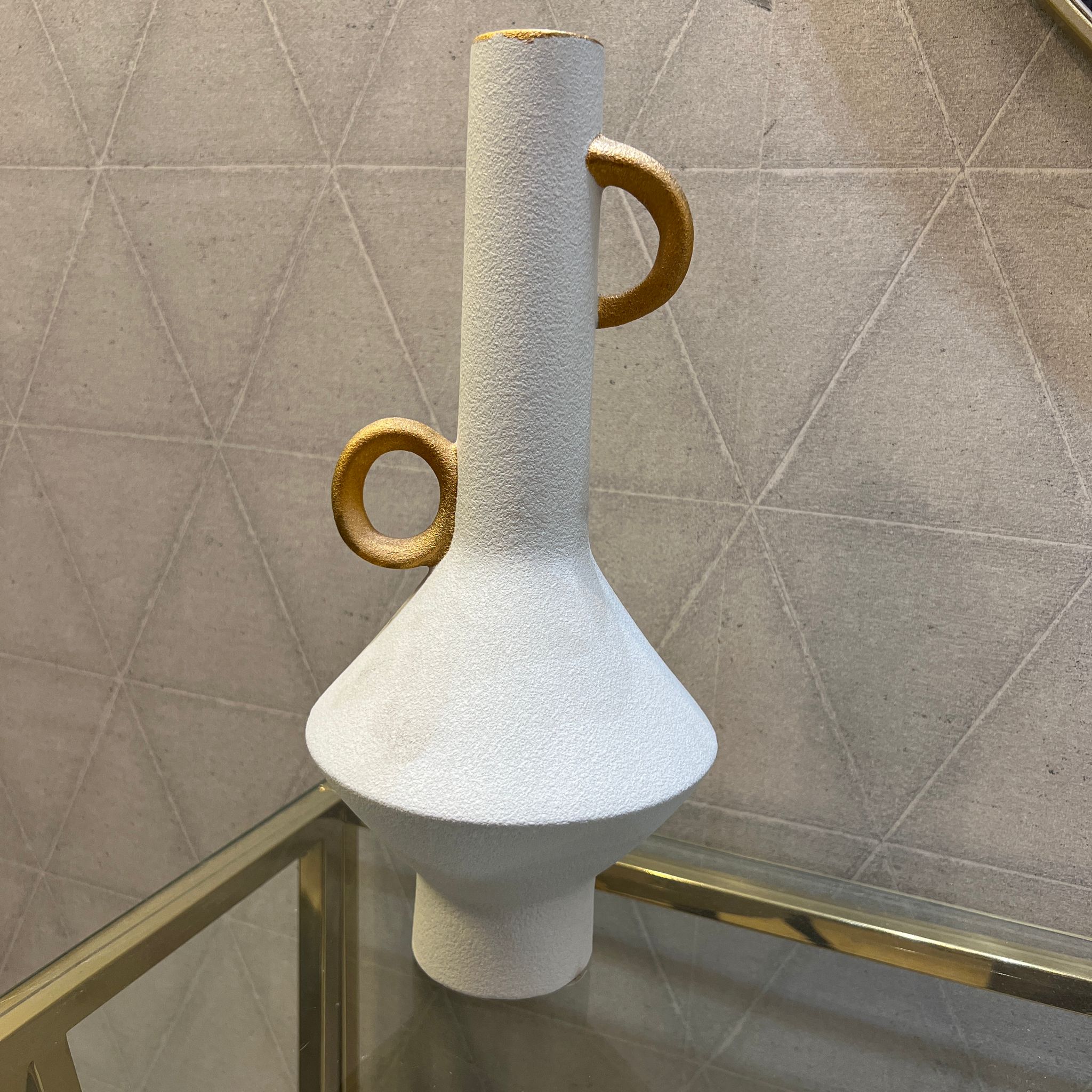 כד לבן ידיות זהב גבוה כד לבן ידיות זהב גבוה