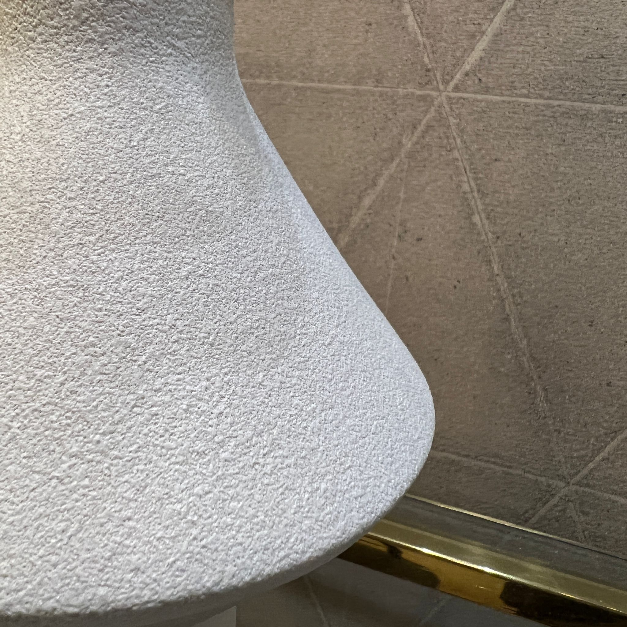 כד לבן ידיות זהב גבוה כד לבן ידיות זהב גבוה