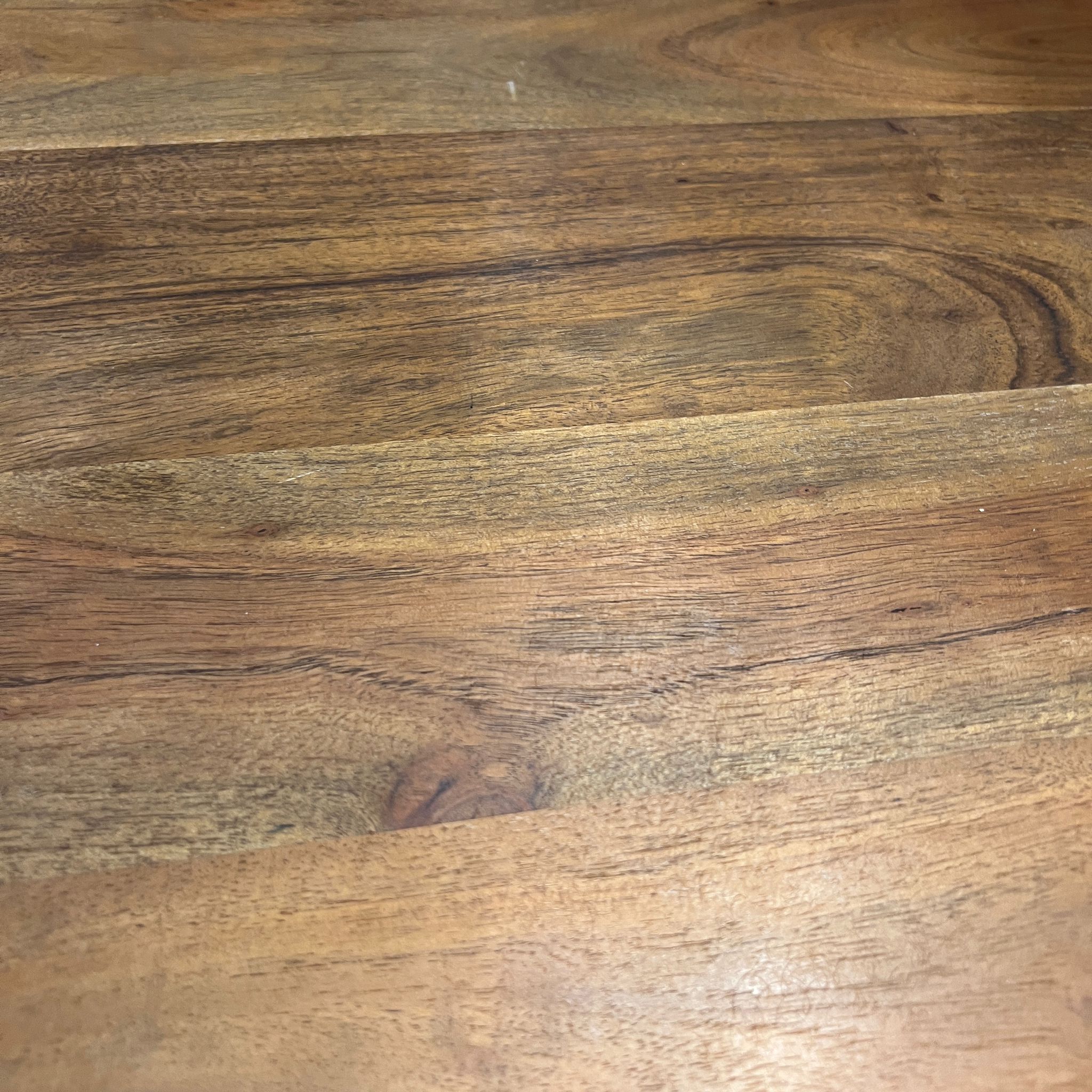 שולחן סלון קטן דגם ווד סטריפ עגול מעץ שיטה שולחן סלון קטן דגם ווד סטריפ עגול מעץ שיטה