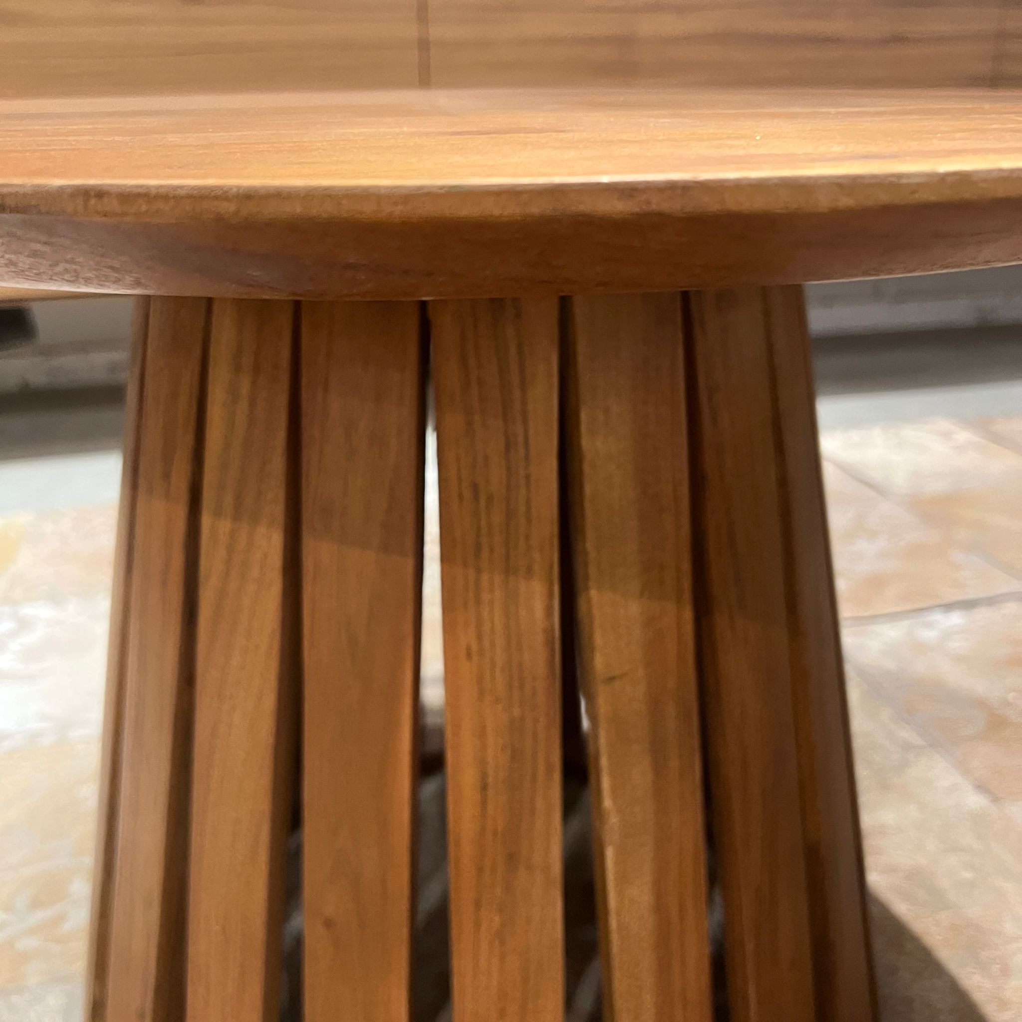 שולחן סלון קטן דגם ווד סטריפ עגול מעץ שיטה שולחן סלון קטן דגם ווד סטריפ עגול מעץ שיטה