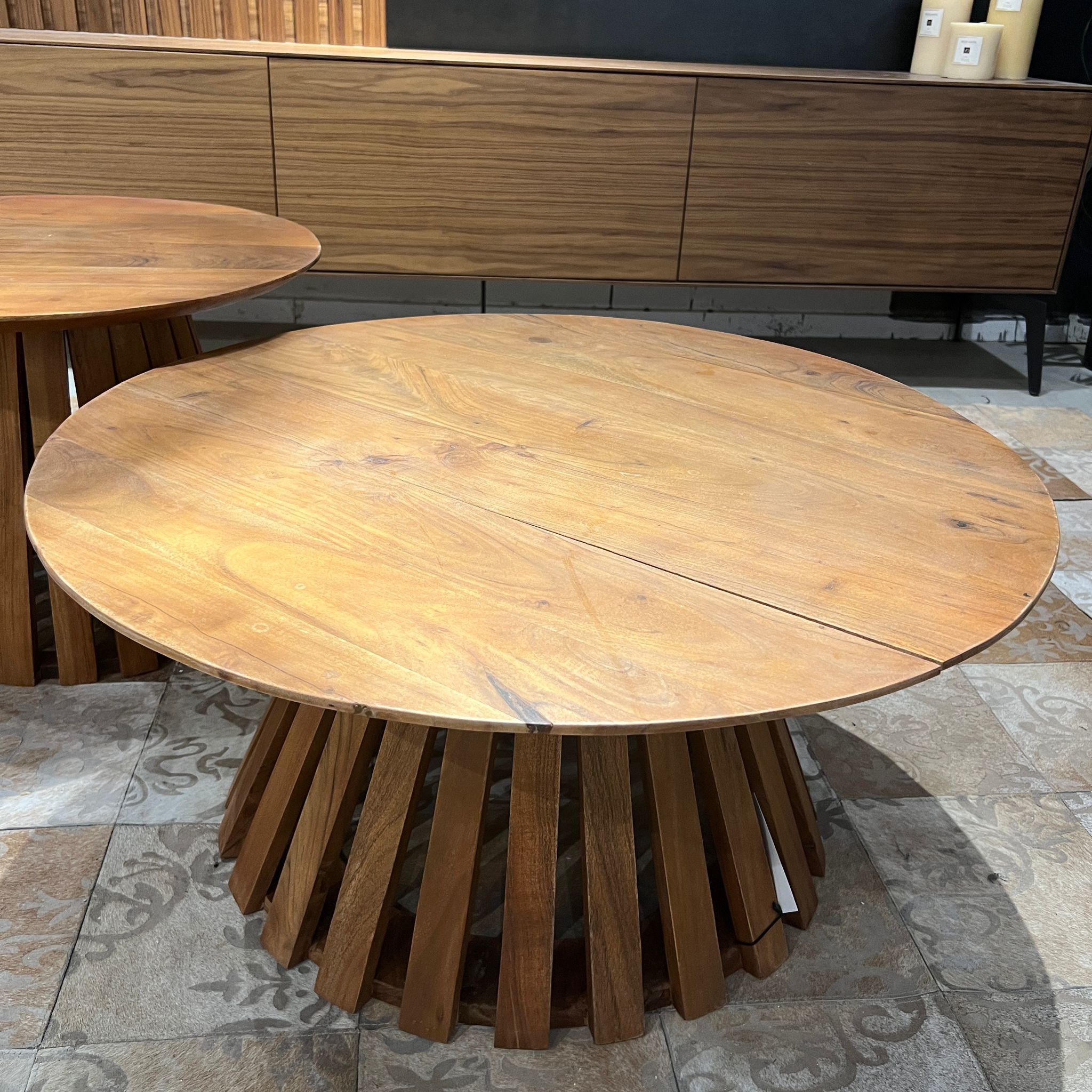 שולחן סלון דגם ווד סטריפ עגול מעץ שיטה