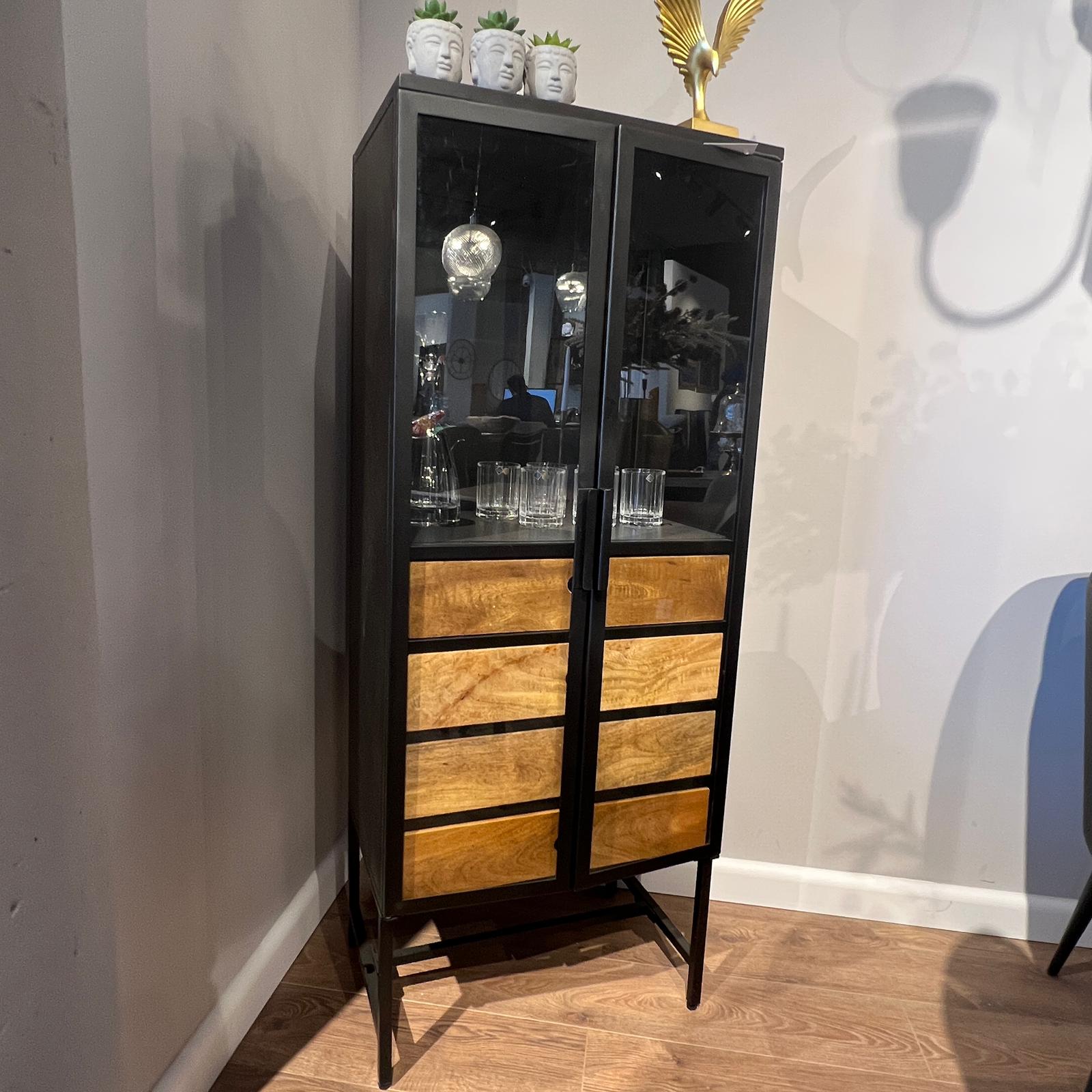 ויטרינה בר ברזל זכוכית ומגירות עץ דגם סוניל ויטרינה בר ברזל זכוכית ומגירות עץ דגם סוניל