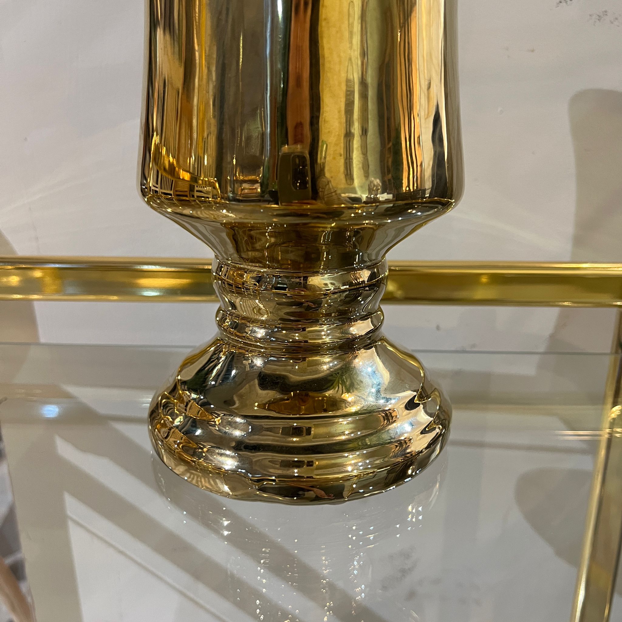 כד זהב עם רגל גבוה כד זהב עם רגל גבוה