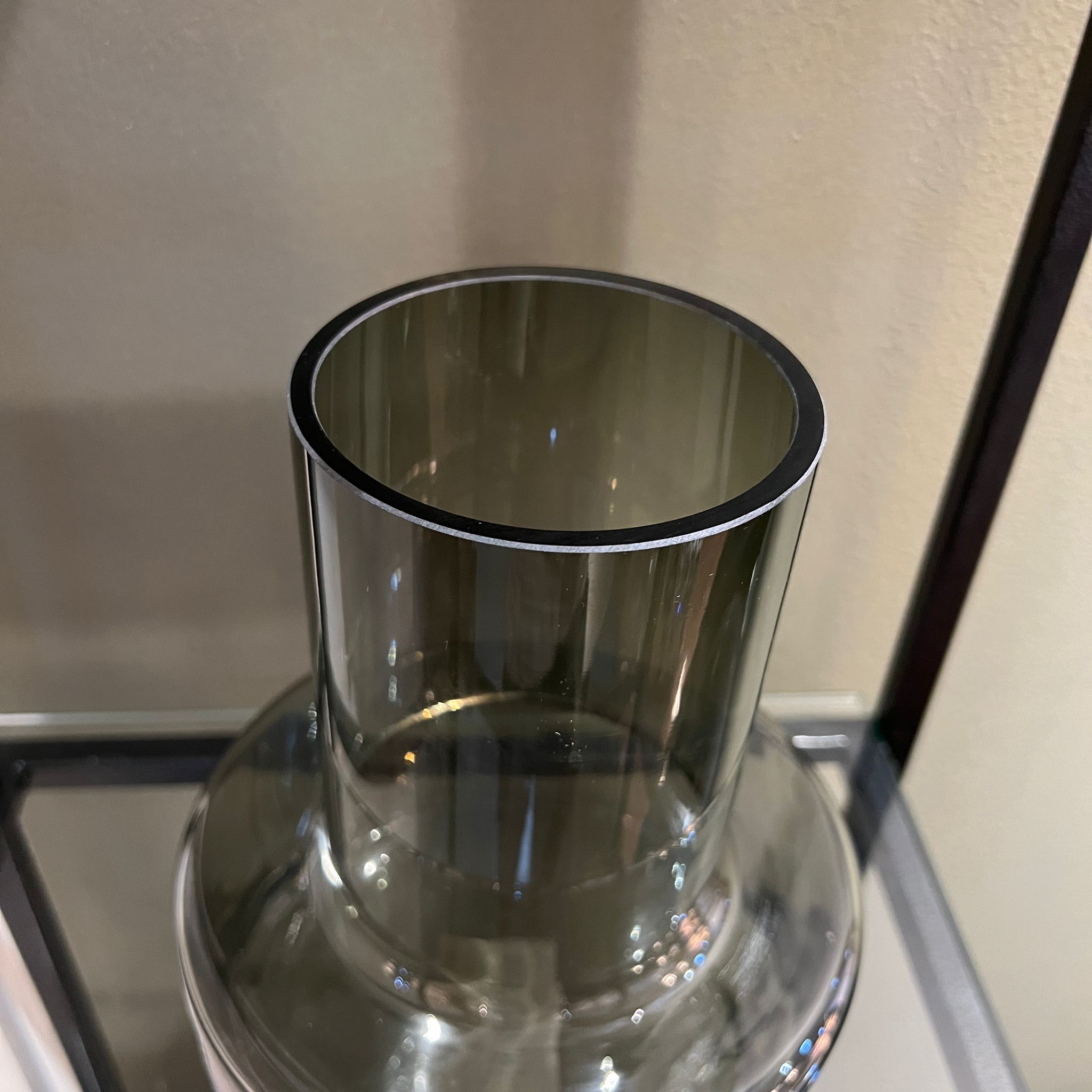 כד זכוכית אפורה בסיס רחב כד זכוכית אפורה בסיס רחב