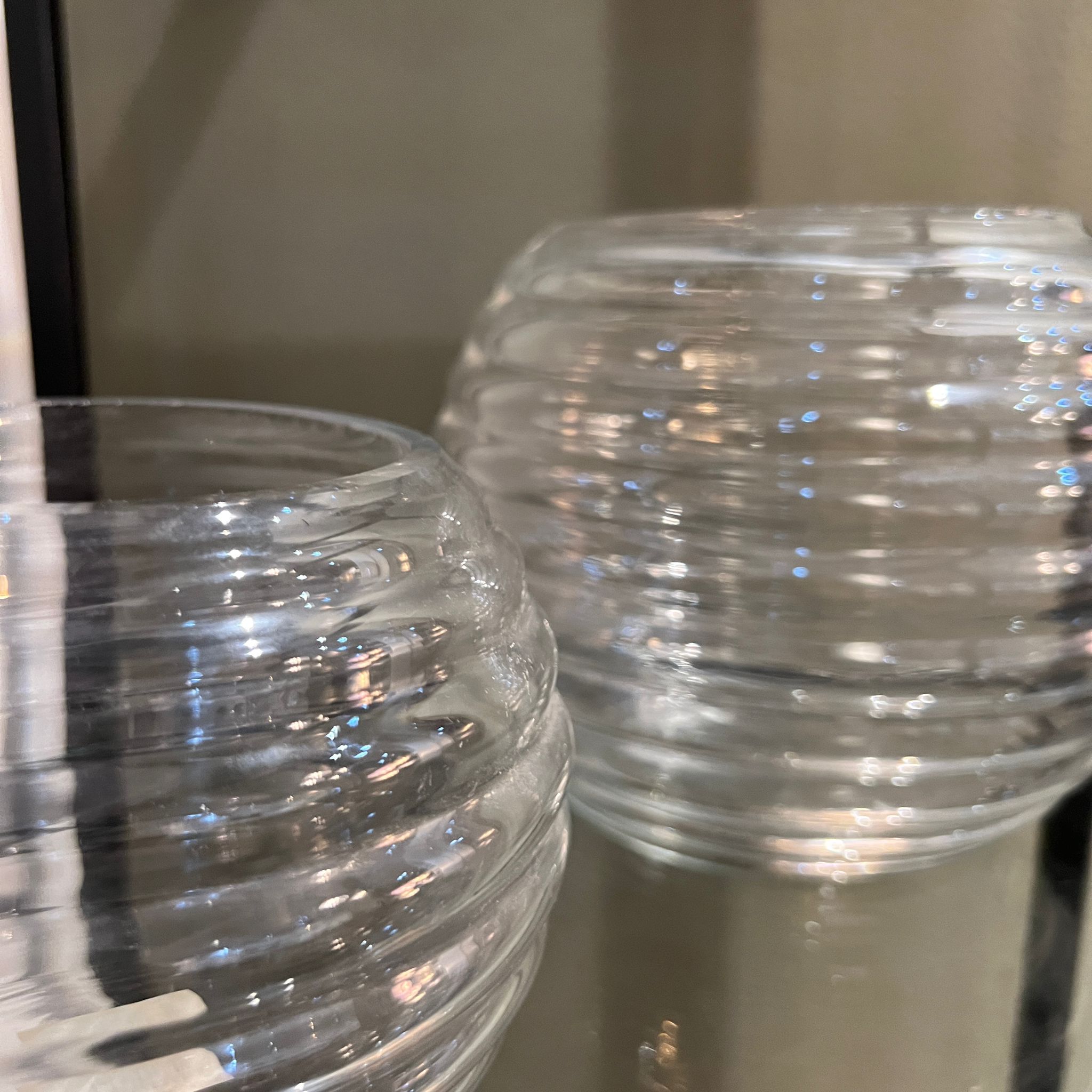 כד זכוכית שקופה פסים כד זכוכית שקופה פסים