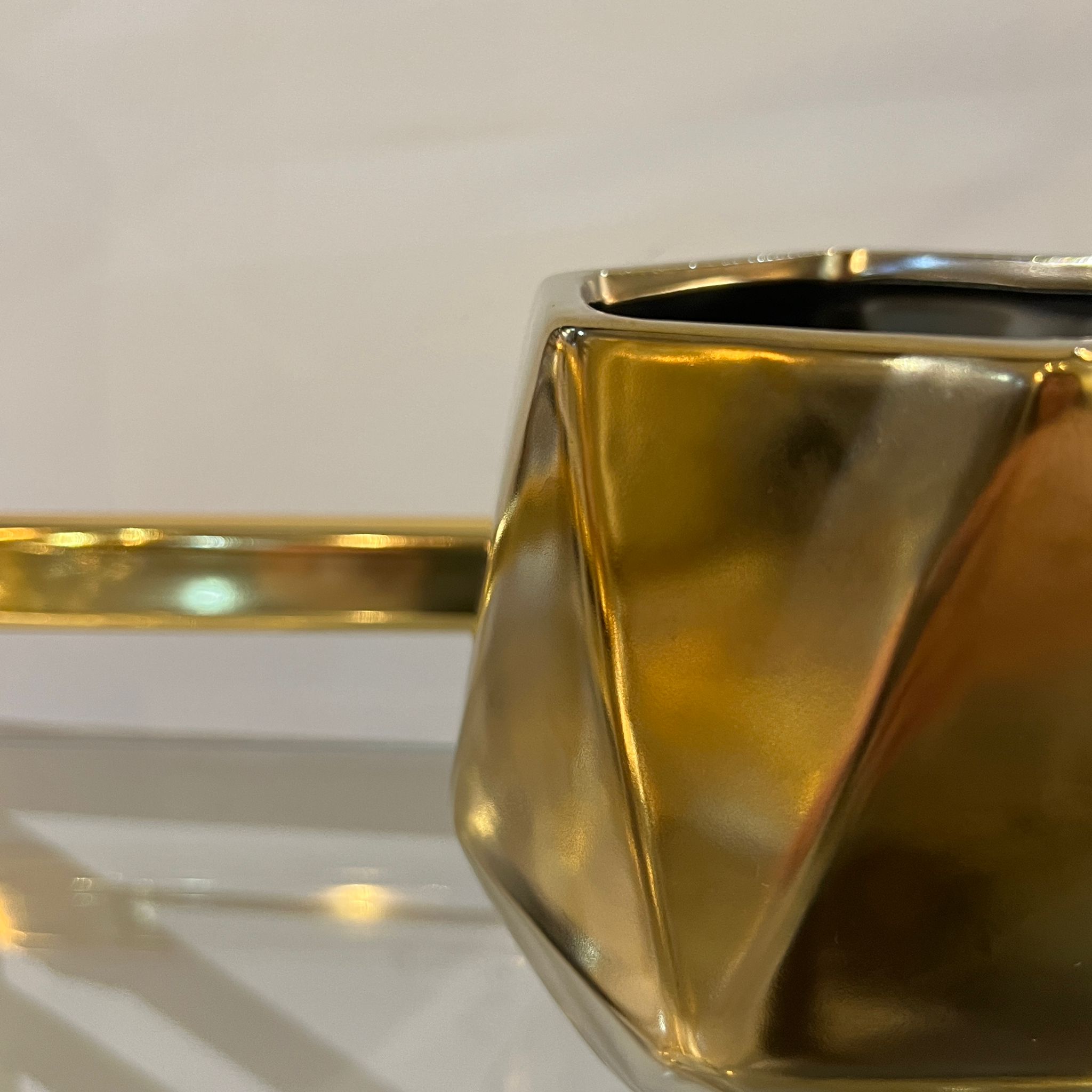 כד עציץ זהב קטן כד עציץ זהב קטן