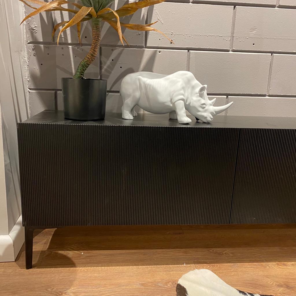 מזנון דגם לאונרדו פסים עדינים מזנון דגם לאונרדו פסים עדינים