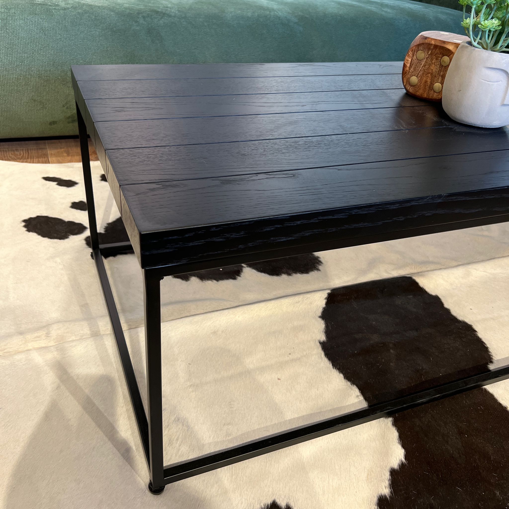 שולחן סלון מלבני שחור פסים שולחן סלון מלבני שחור פסים