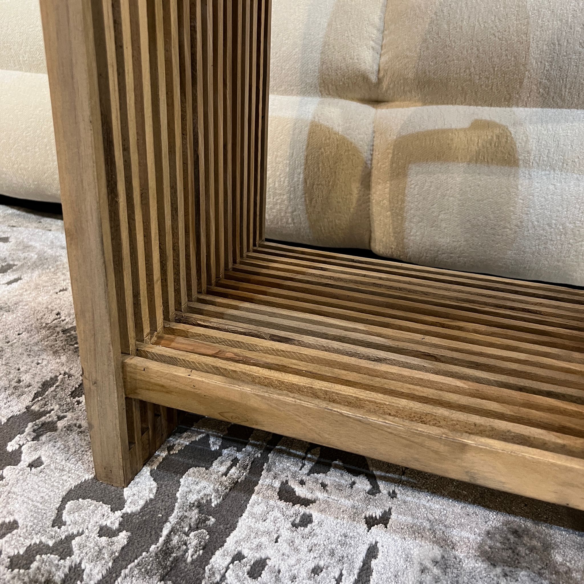 שולחן צד פסים עץ טבעי דגם רוני שולחן צד פסים עץ טבעי דגם רוני