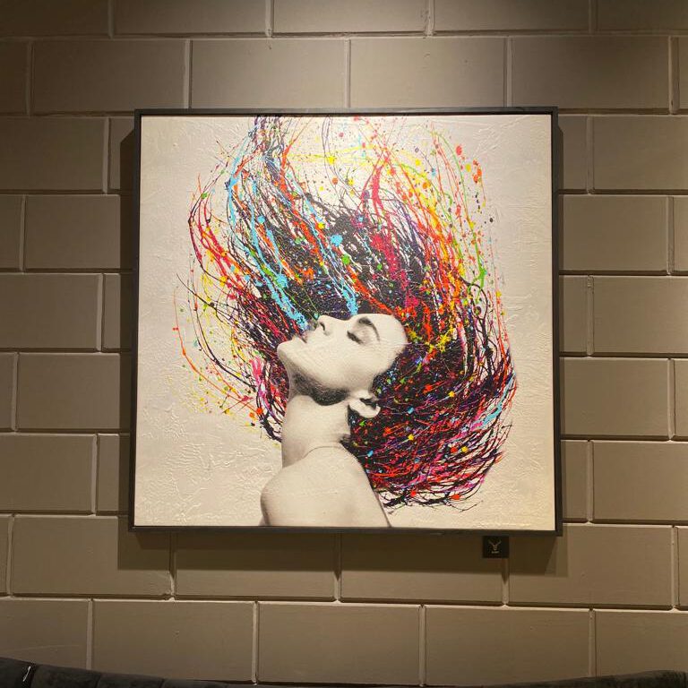 תמונת אפקט עבודת יד - אישה שיער צבעוני