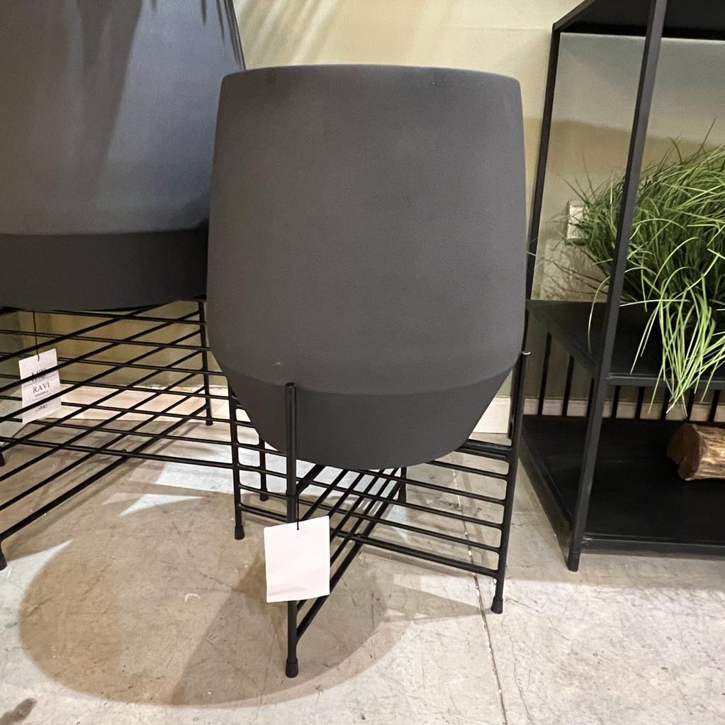 פלנטר דגם ראבי עם סטנד שחור פלנטר דגם ראבי עם סטנד שחור