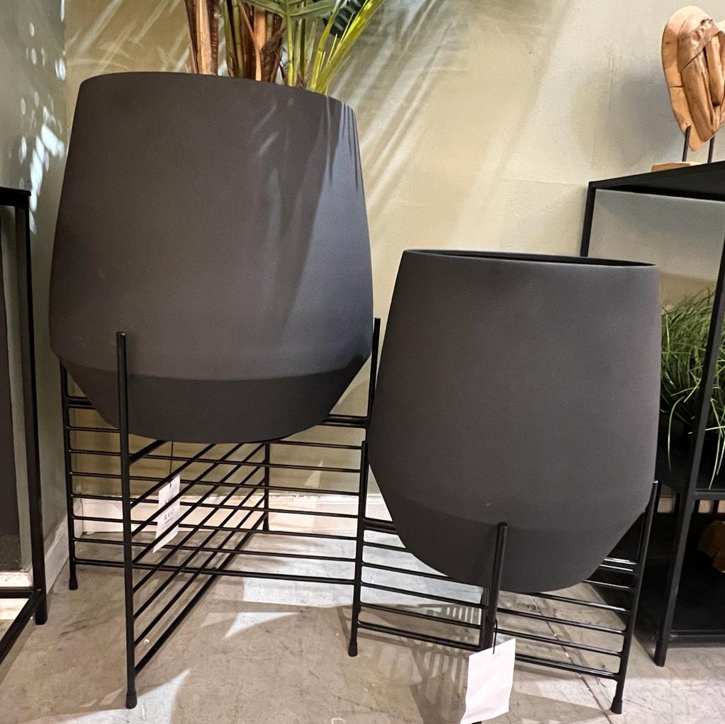 פלנטר דגם ראבי עם סטנד שחור פלנטר דגם ראבי עם סטנד שחור