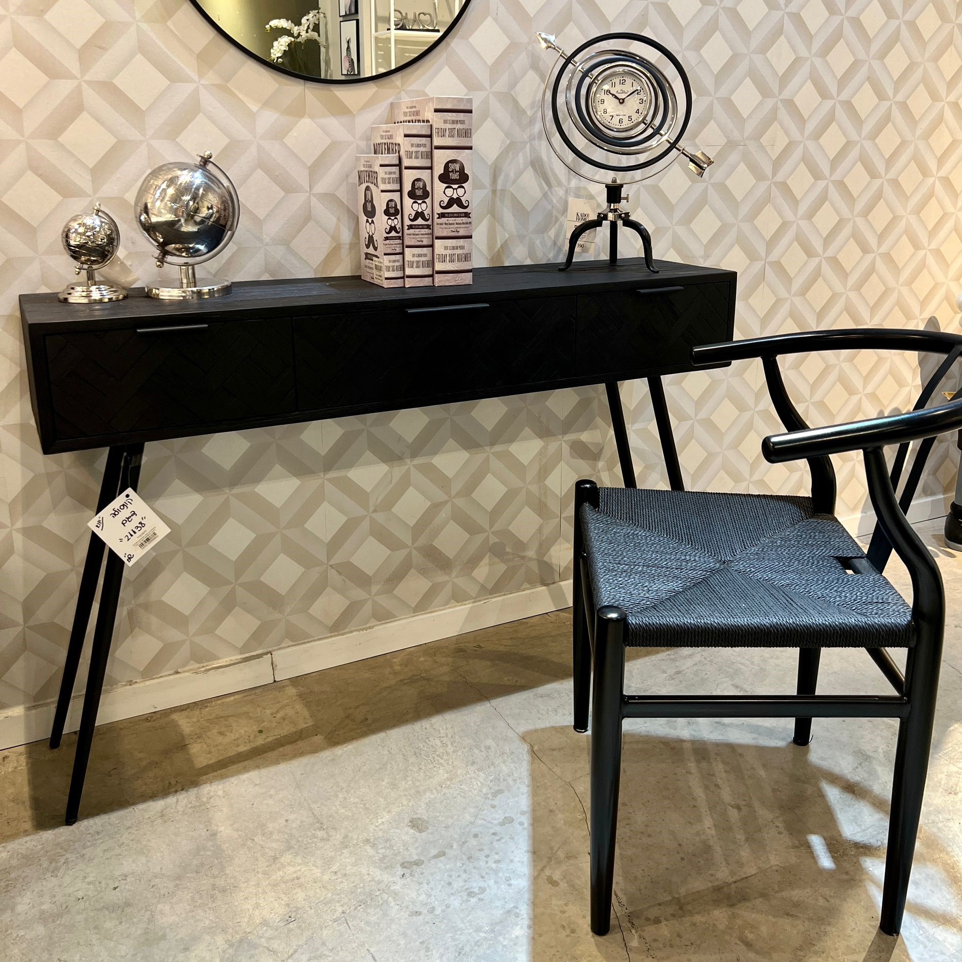 קונסולה עץ שחור טקסטורה 3 מגירות פישבון דגם רוני קונסולה עץ שחור טקסטורה 3 מגירות פישבון דגם רוני