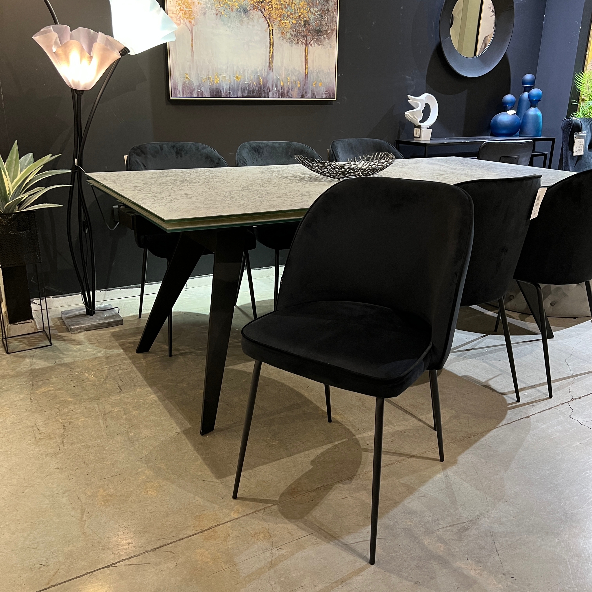 כסא דגם אמילי קטיפה שחור